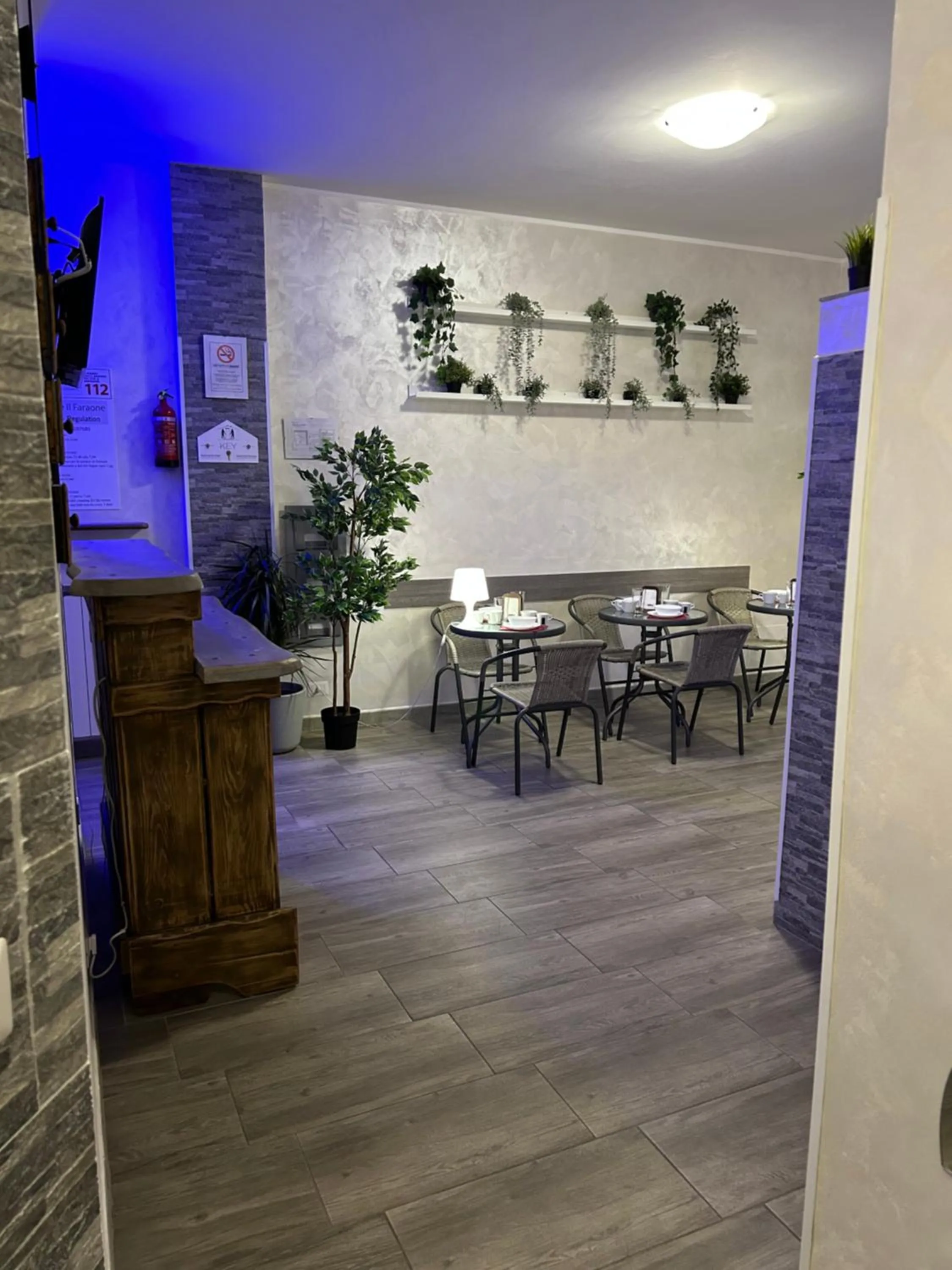 Communal lounge/ TV room in Guest House Il Faraone