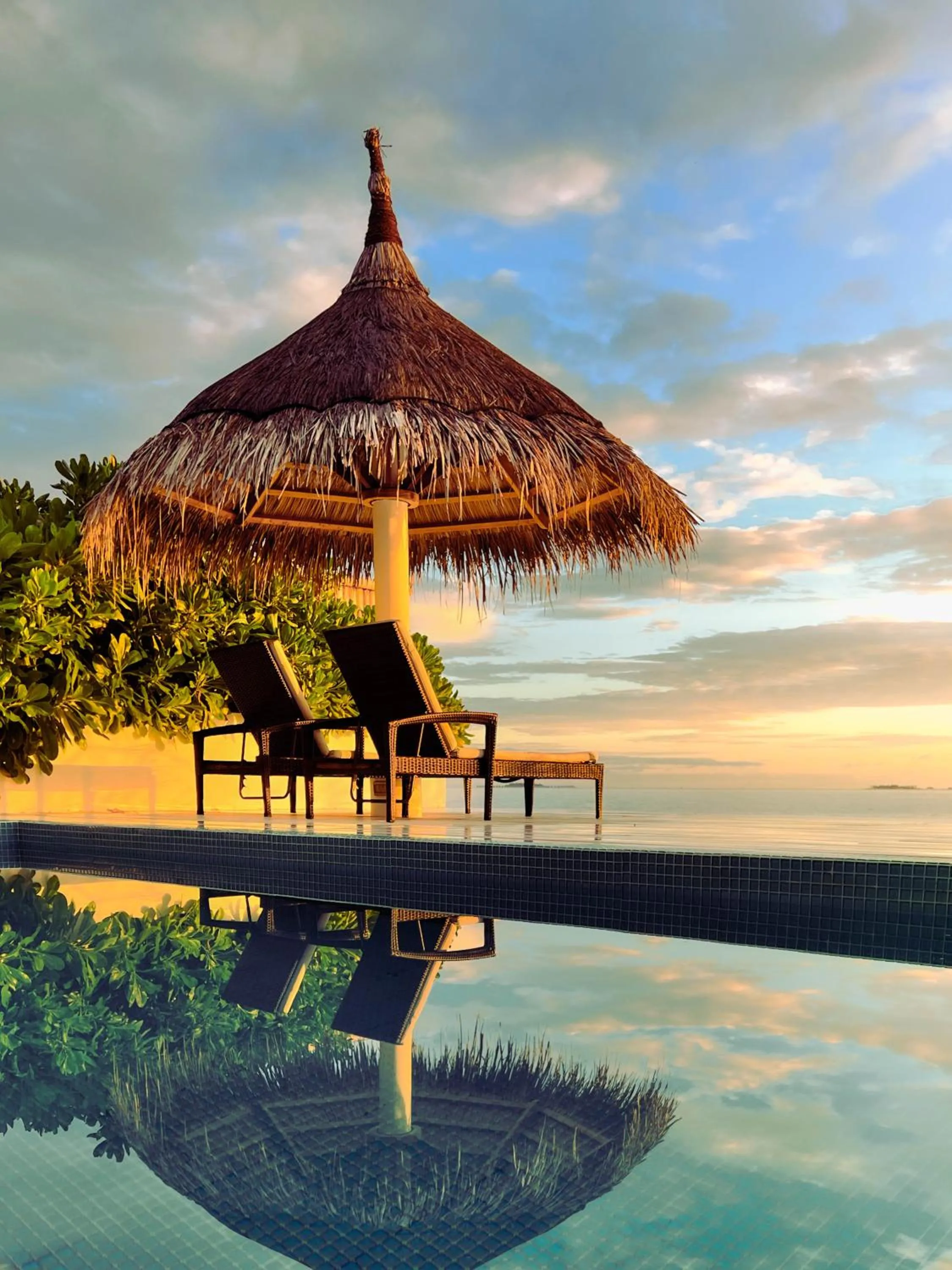 sunbed in Malahini Kuda Bandos Resort