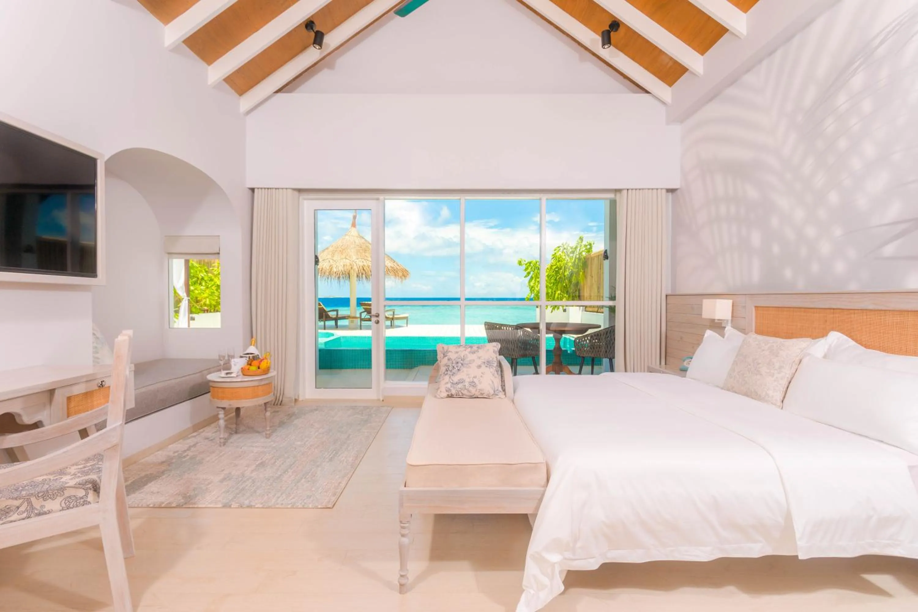 View (from property/room), Bed in Malahini Kuda Bandos Resort