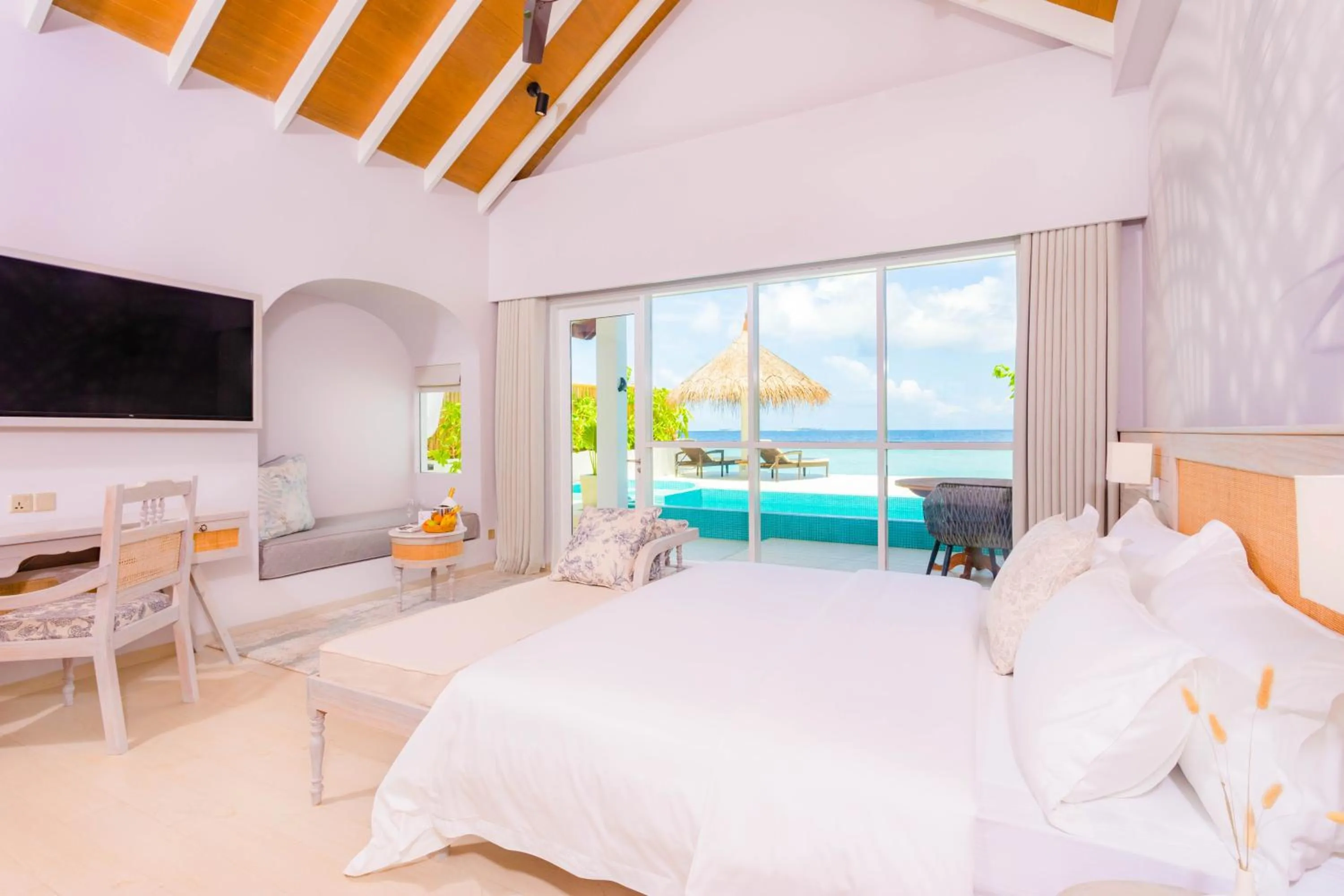 Bed in Malahini Kuda Bandos Resort