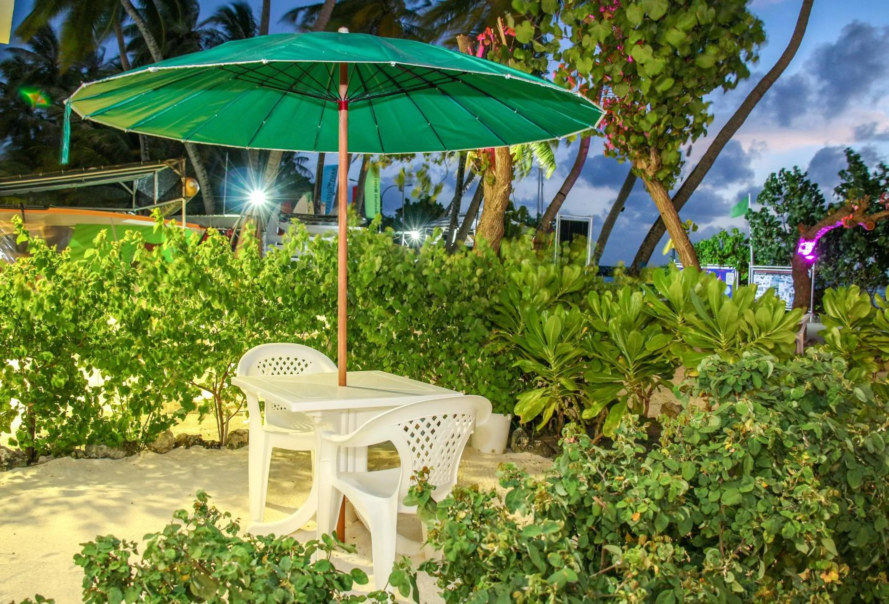 Restaurant/places to eat in Salt Beach Hotel