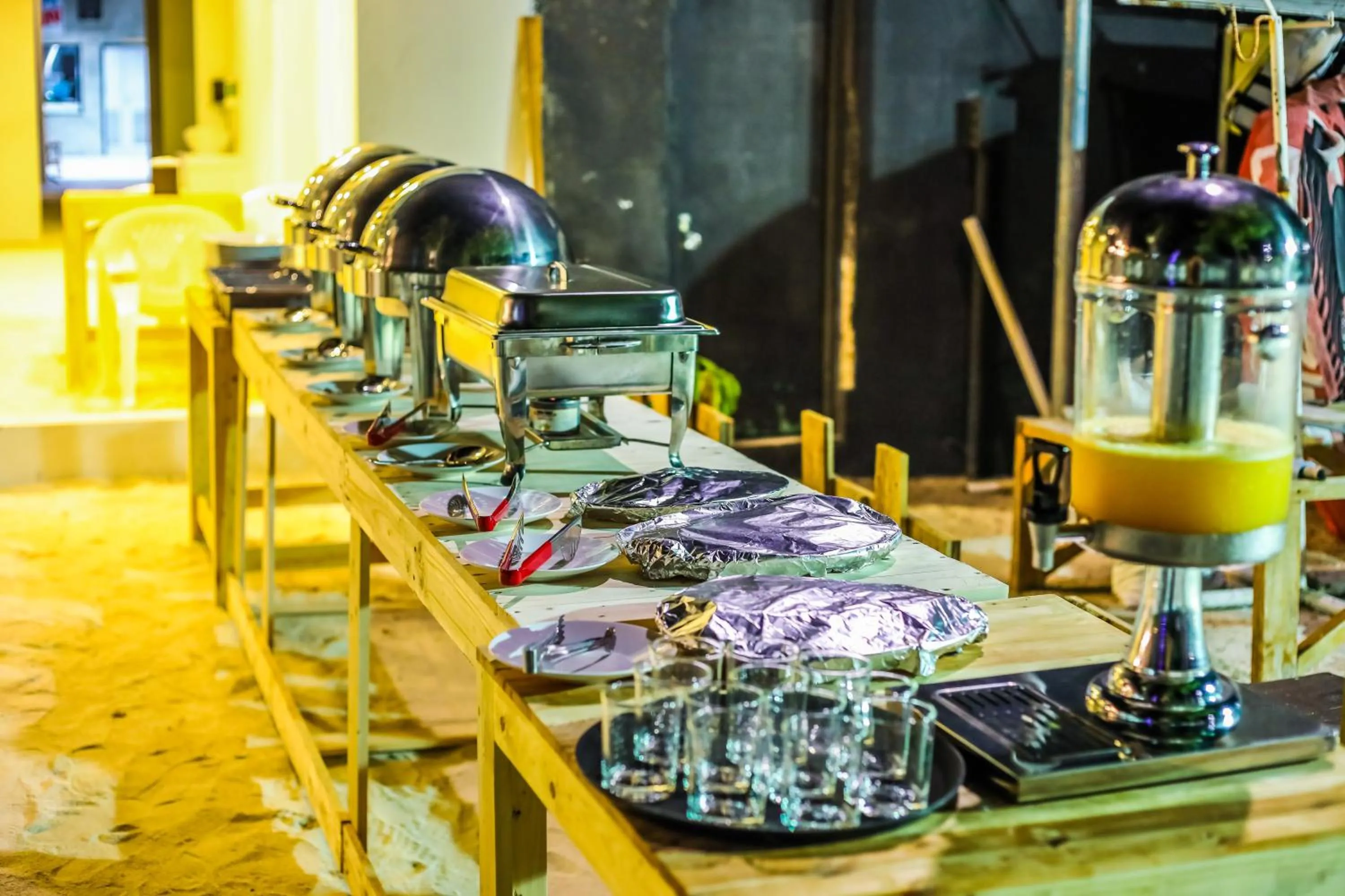 Restaurant/places to eat in Salt Beach Hotel