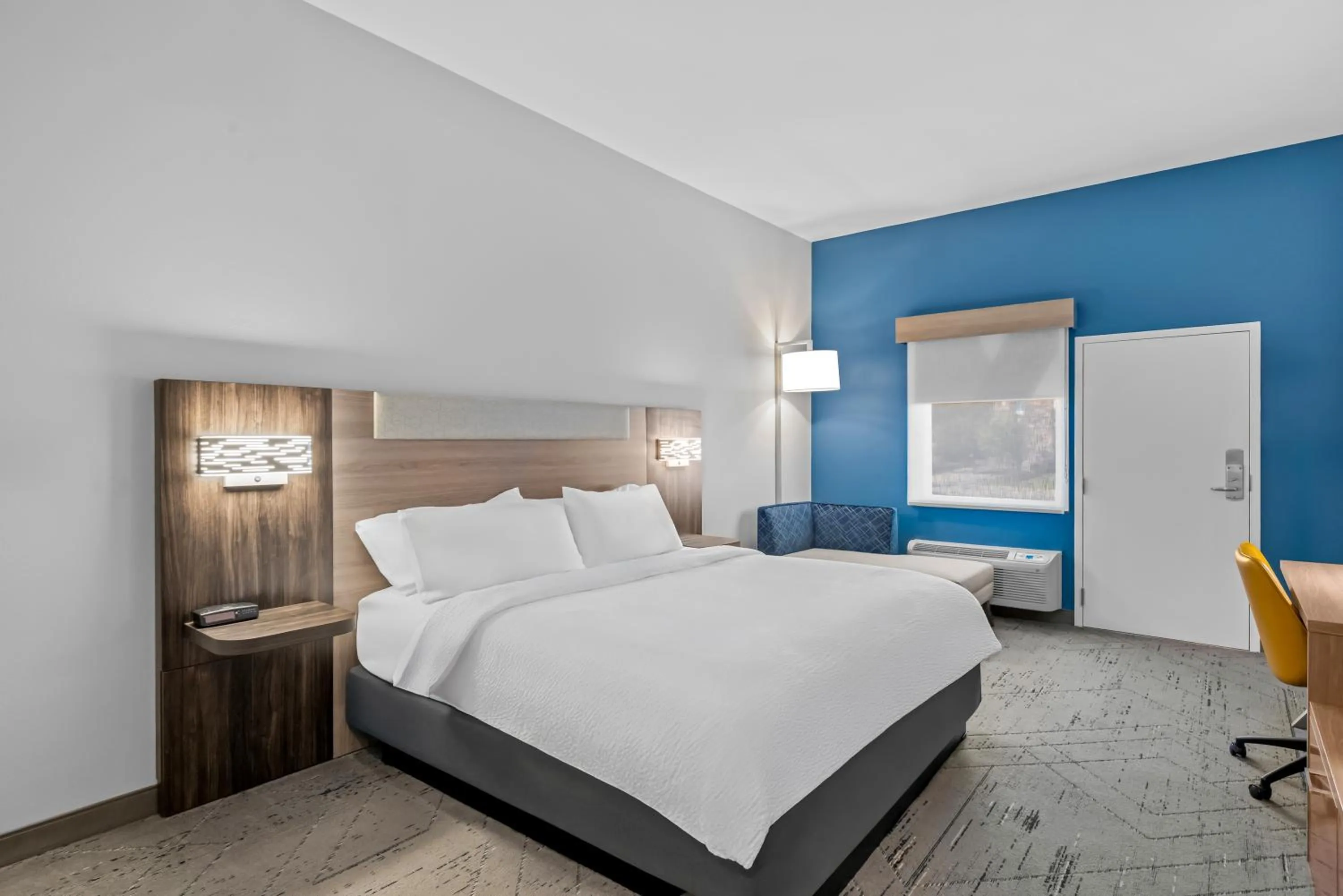 Bed in Holiday Inn Express Monticello by IHG