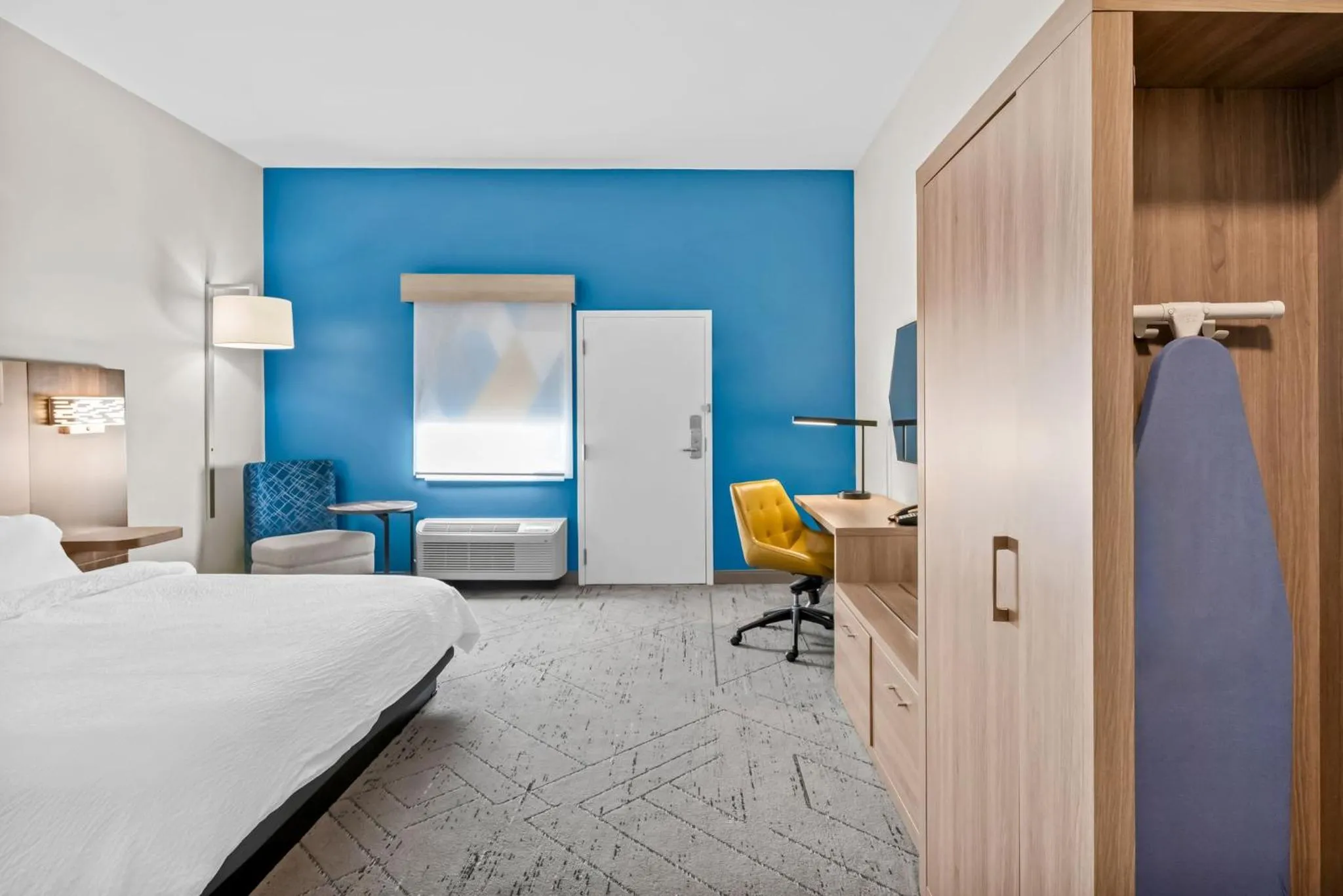 Photo of the whole room, Bed in Holiday Inn Express Monticello by IHG