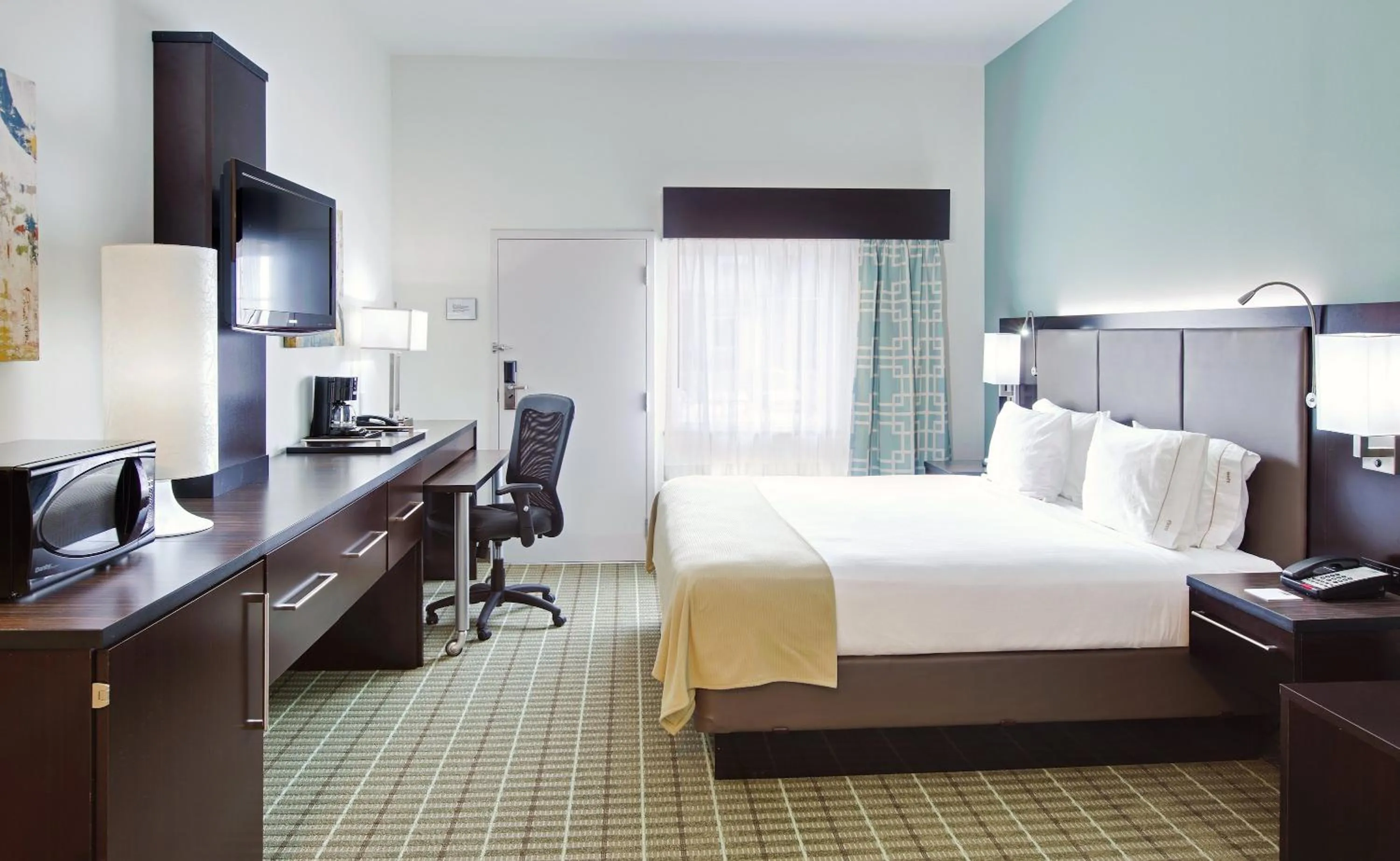 Photo of the whole room, Bed in Holiday Inn Express Monticello by IHG