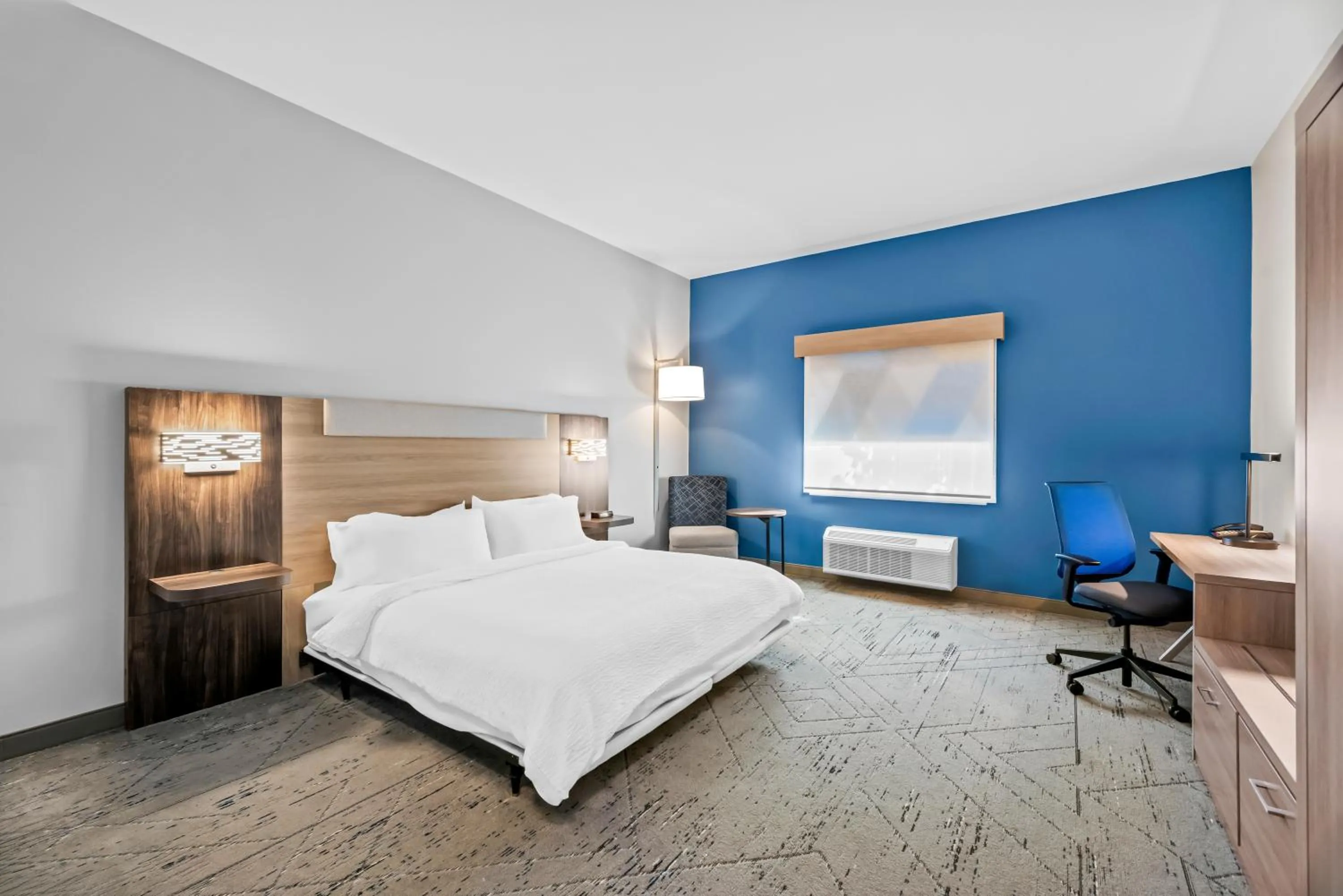 Bed in Holiday Inn Express Monticello by IHG