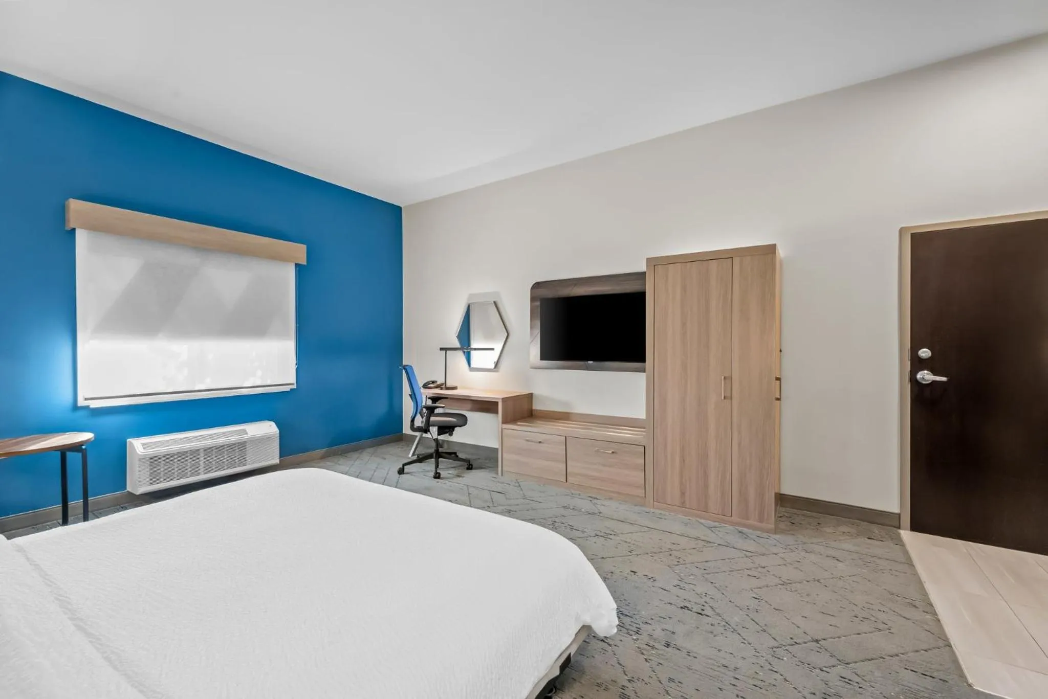 Photo of the whole room, Bed in Holiday Inn Express Monticello by IHG