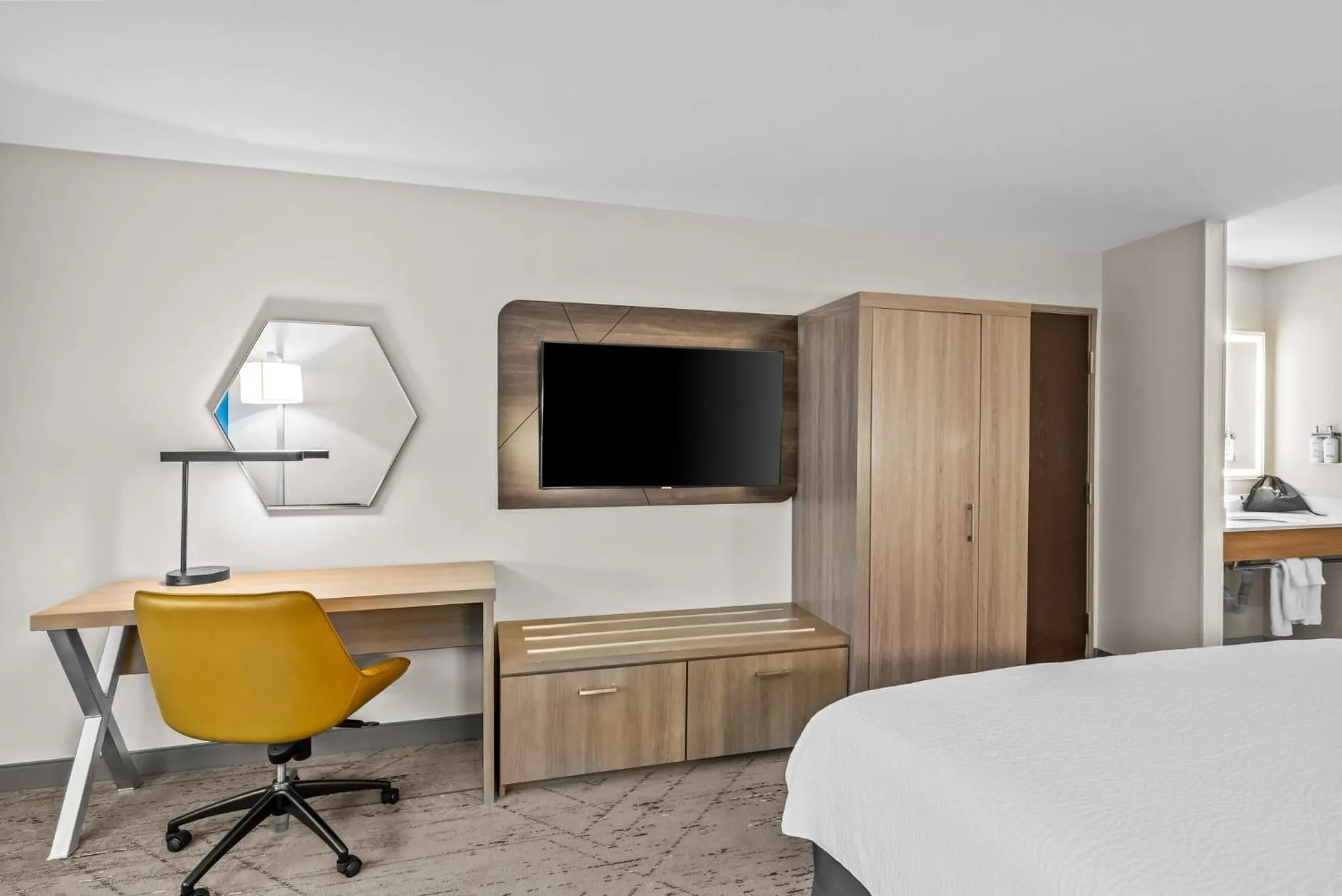 Photo of the whole room, Bed in Holiday Inn Express Monticello by IHG