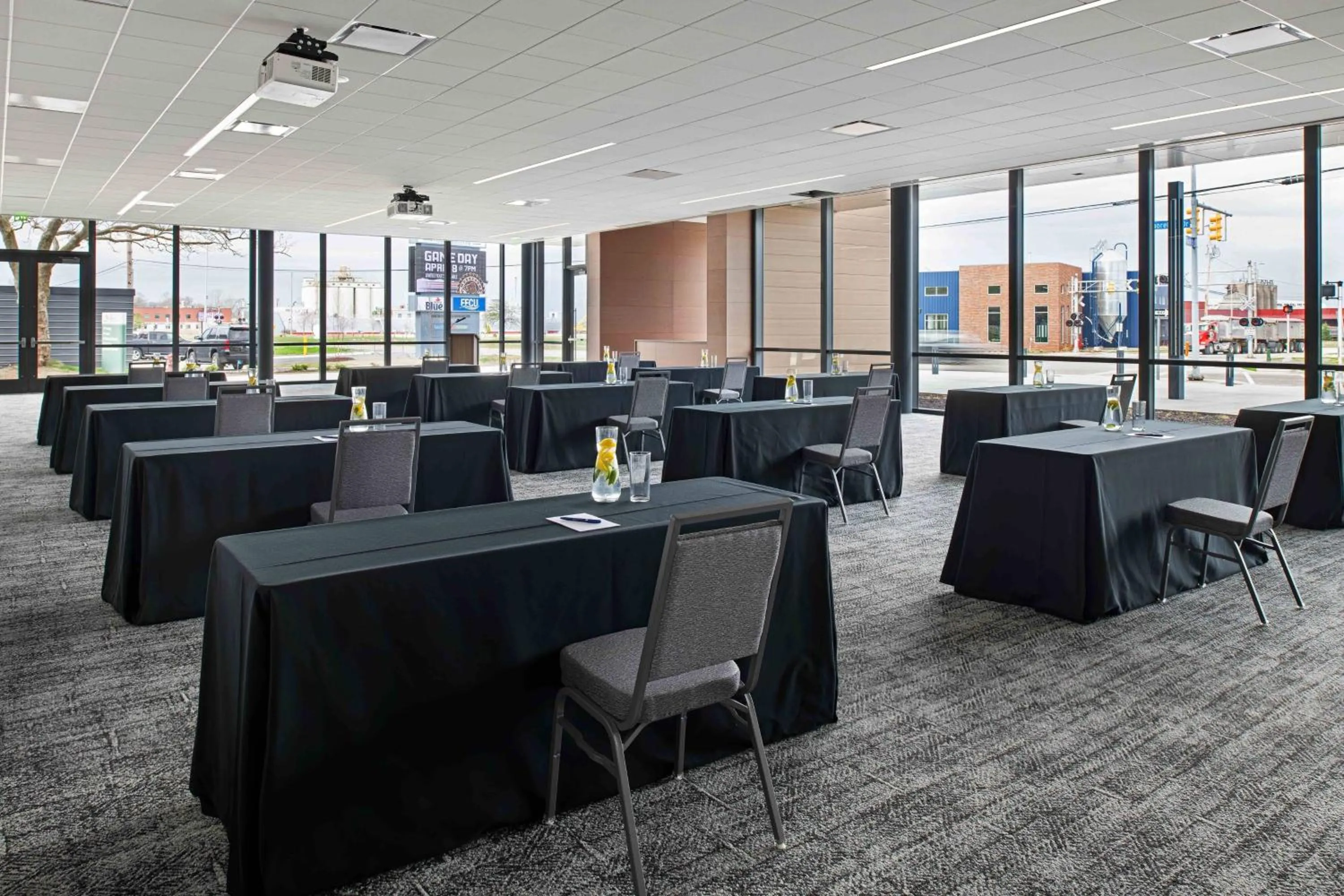 Meeting/conference room in Delta Hotels by Marriott Muskegon Convention Center