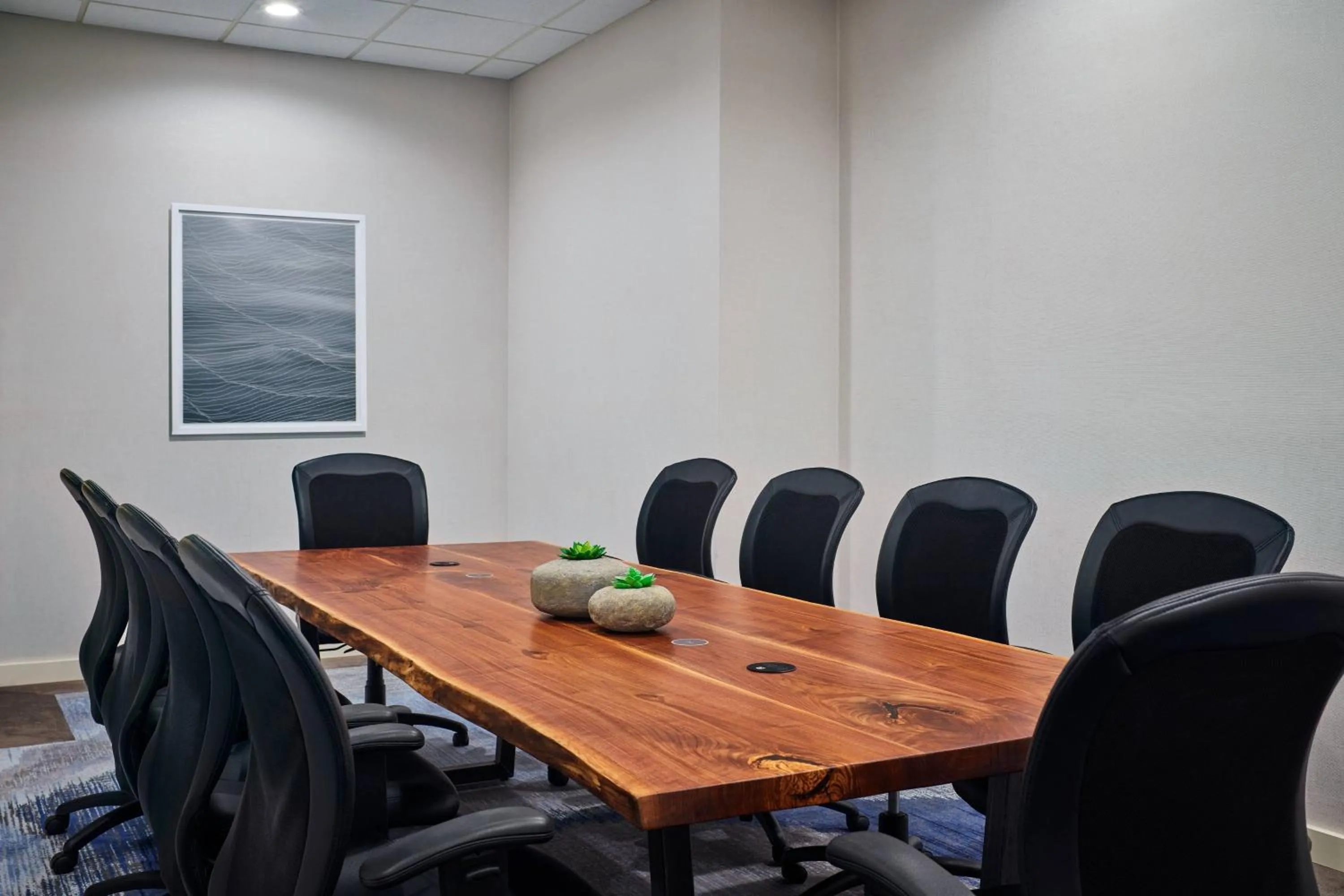 Meeting/conference room in Delta Hotels by Marriott Muskegon Convention Center