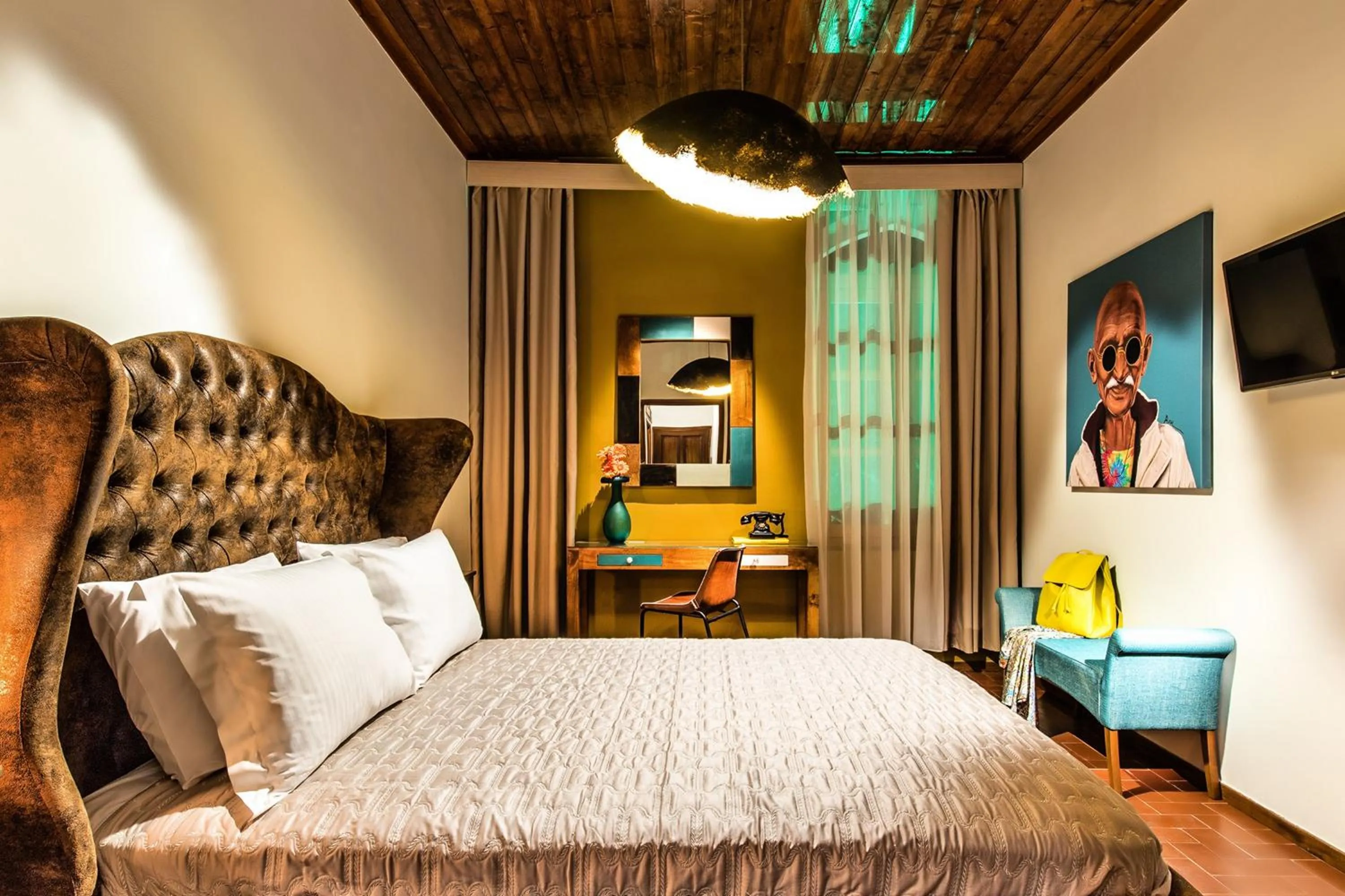 Photo of the whole room, Bed in A for Art Hotel