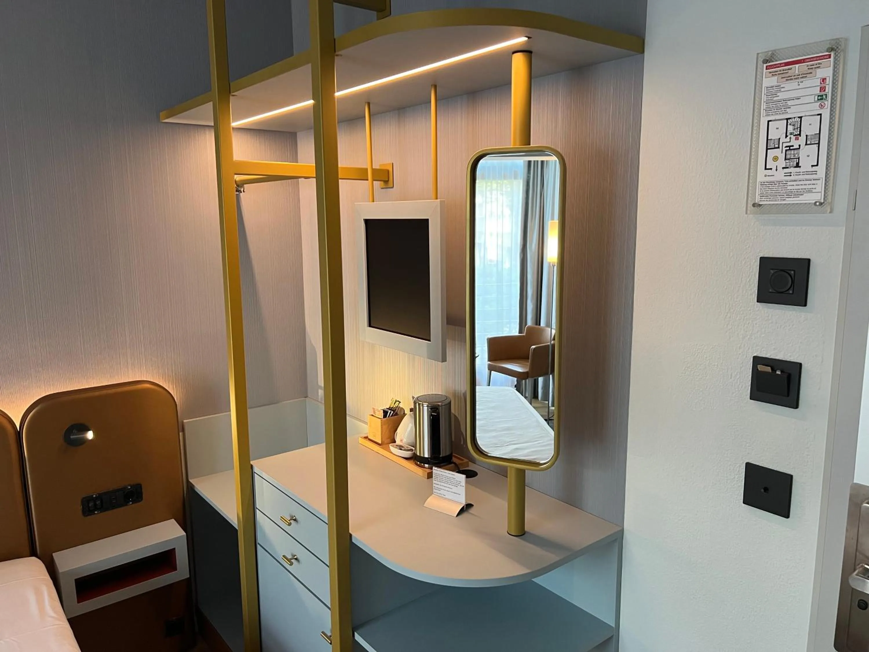 wardrobe in Lint Hotel Köln