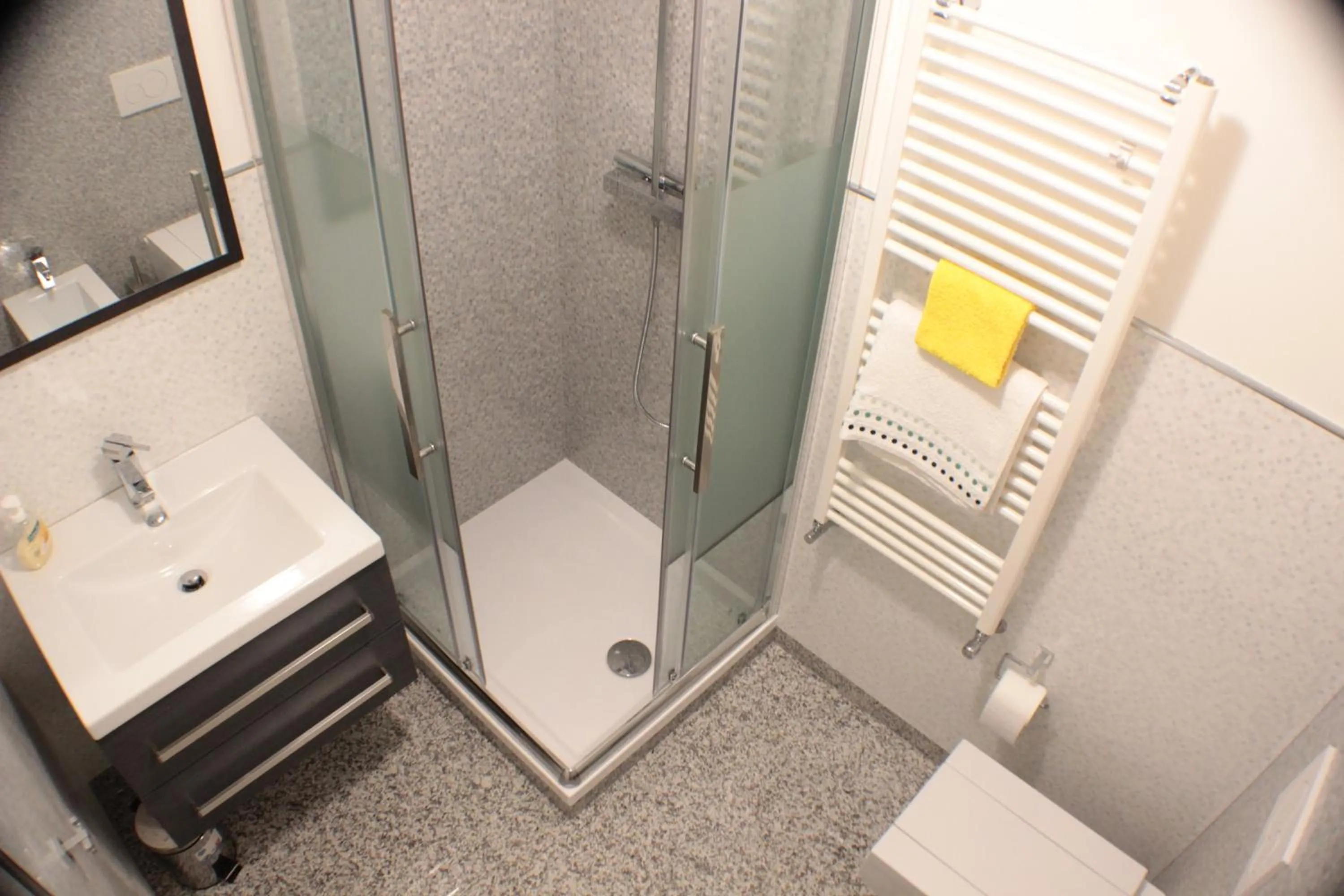 Shower in B&B Caterina