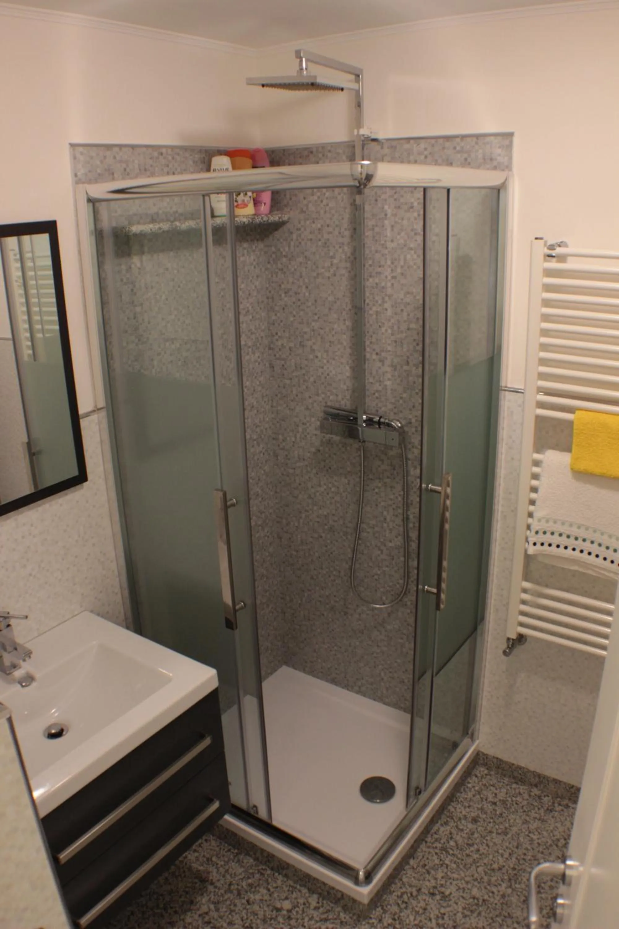 Shower in B&B Caterina