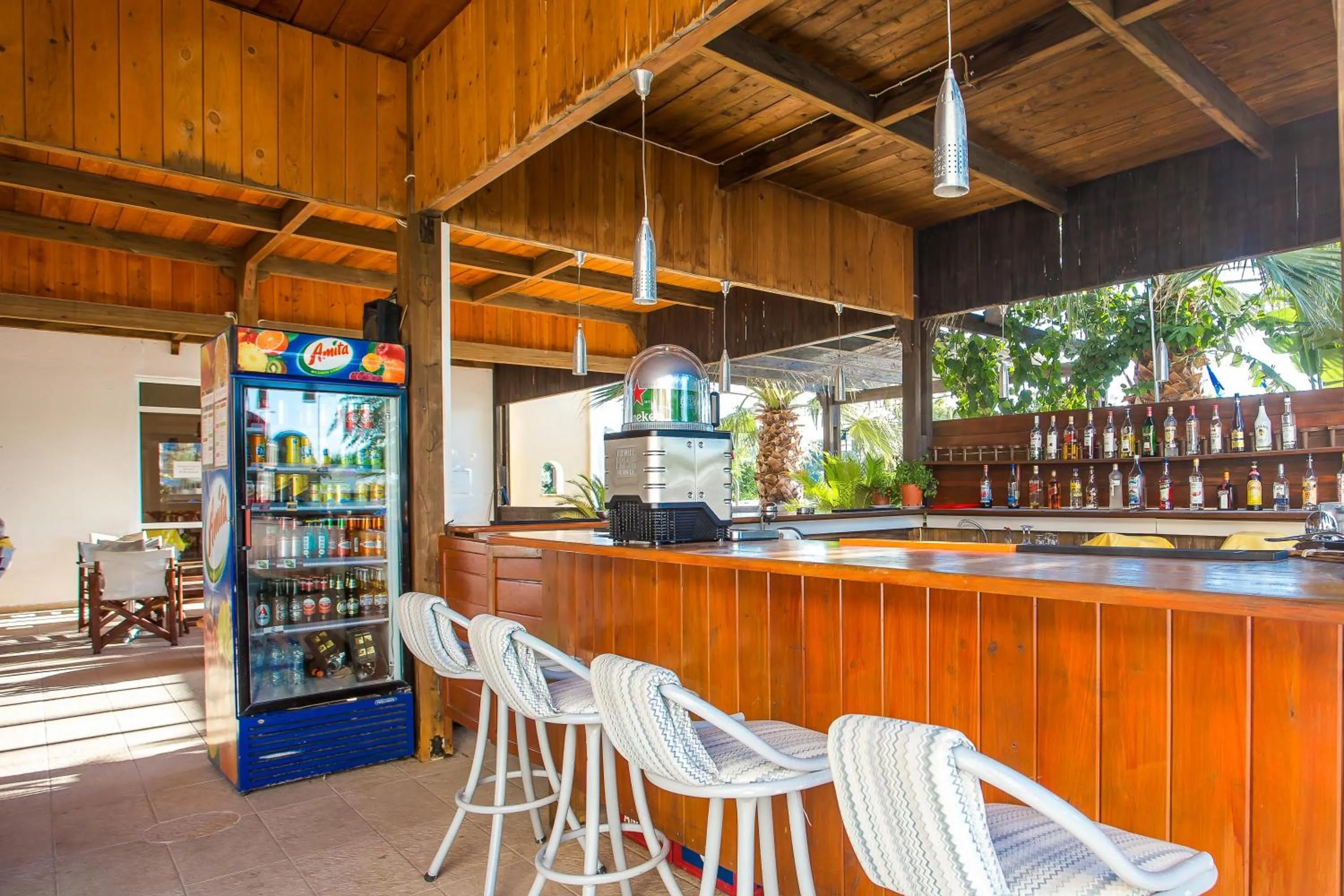 Lounge or bar in Mon Repos Hotel