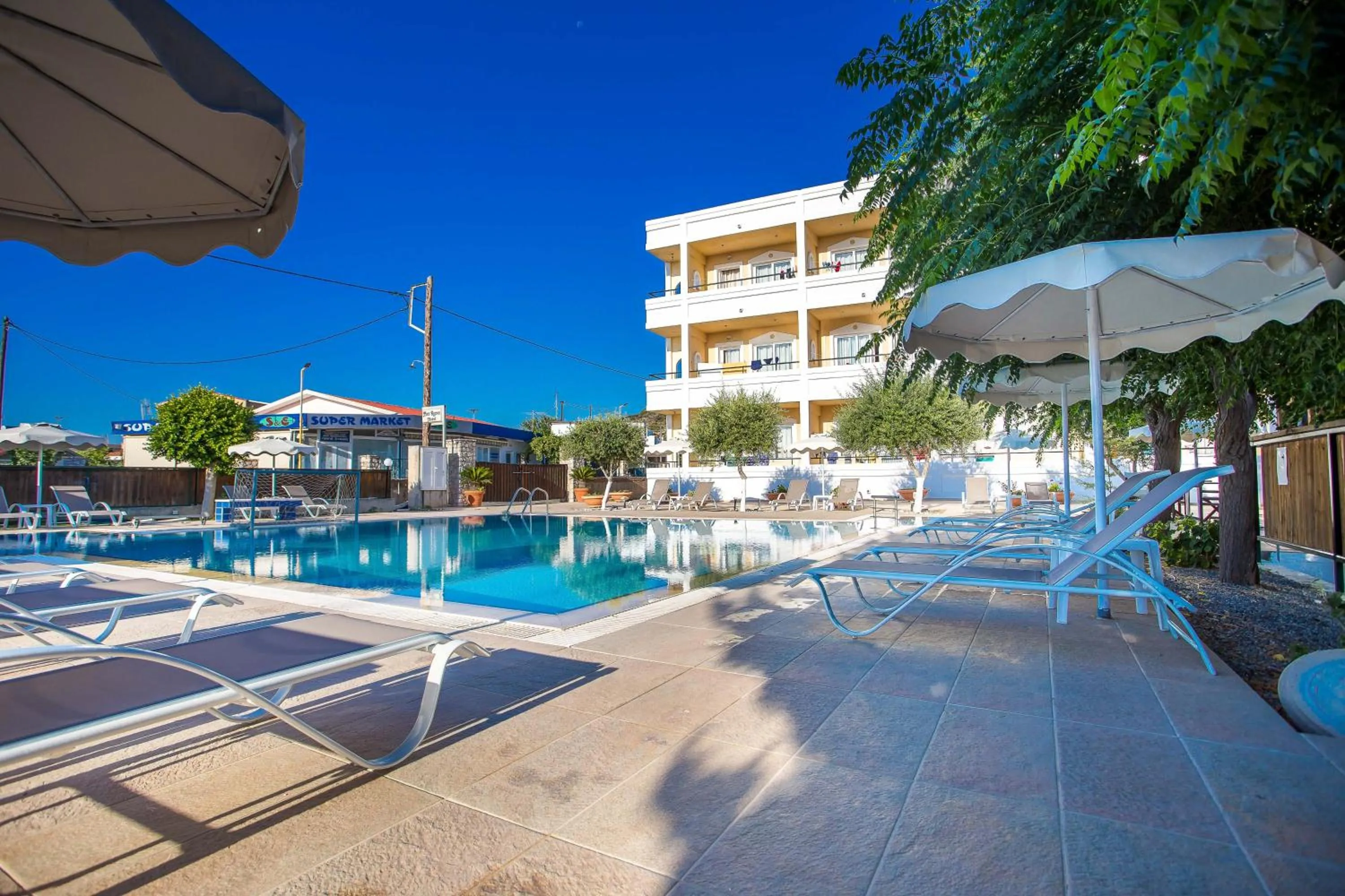 Swimming pool in Mon Repos Hotel