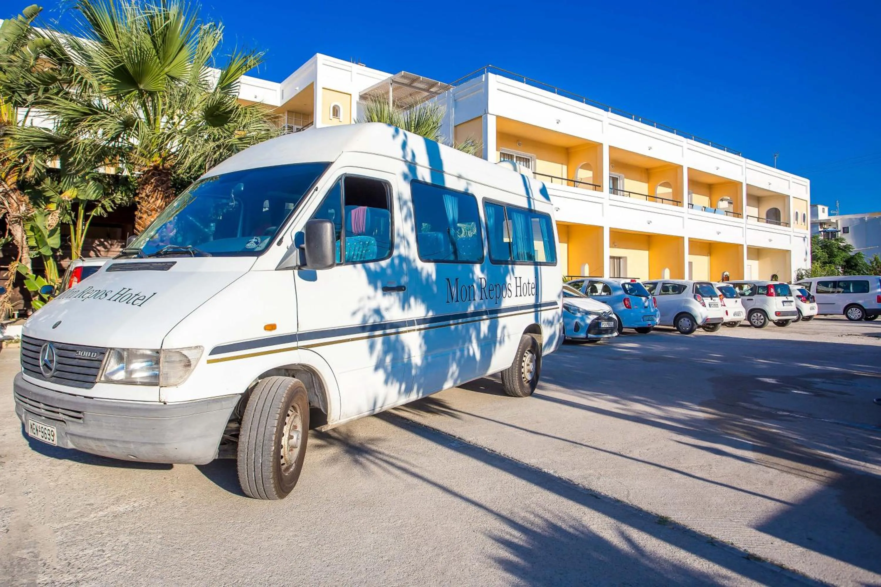 Area and facilities in Mon Repos Hotel