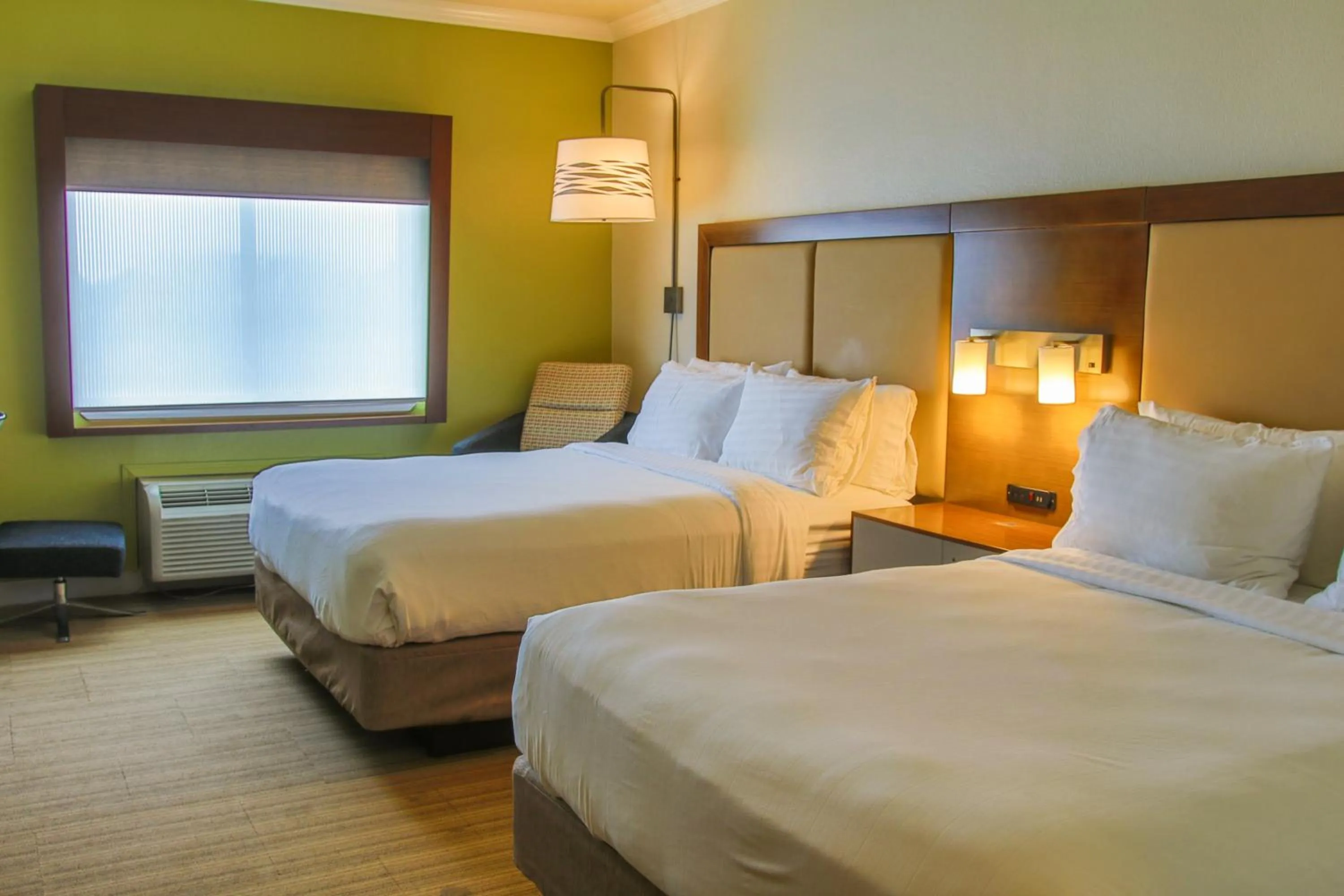 Bedroom, Bed in Holiday Inn Express Hotel & Suites Mount Pleasant by IHG