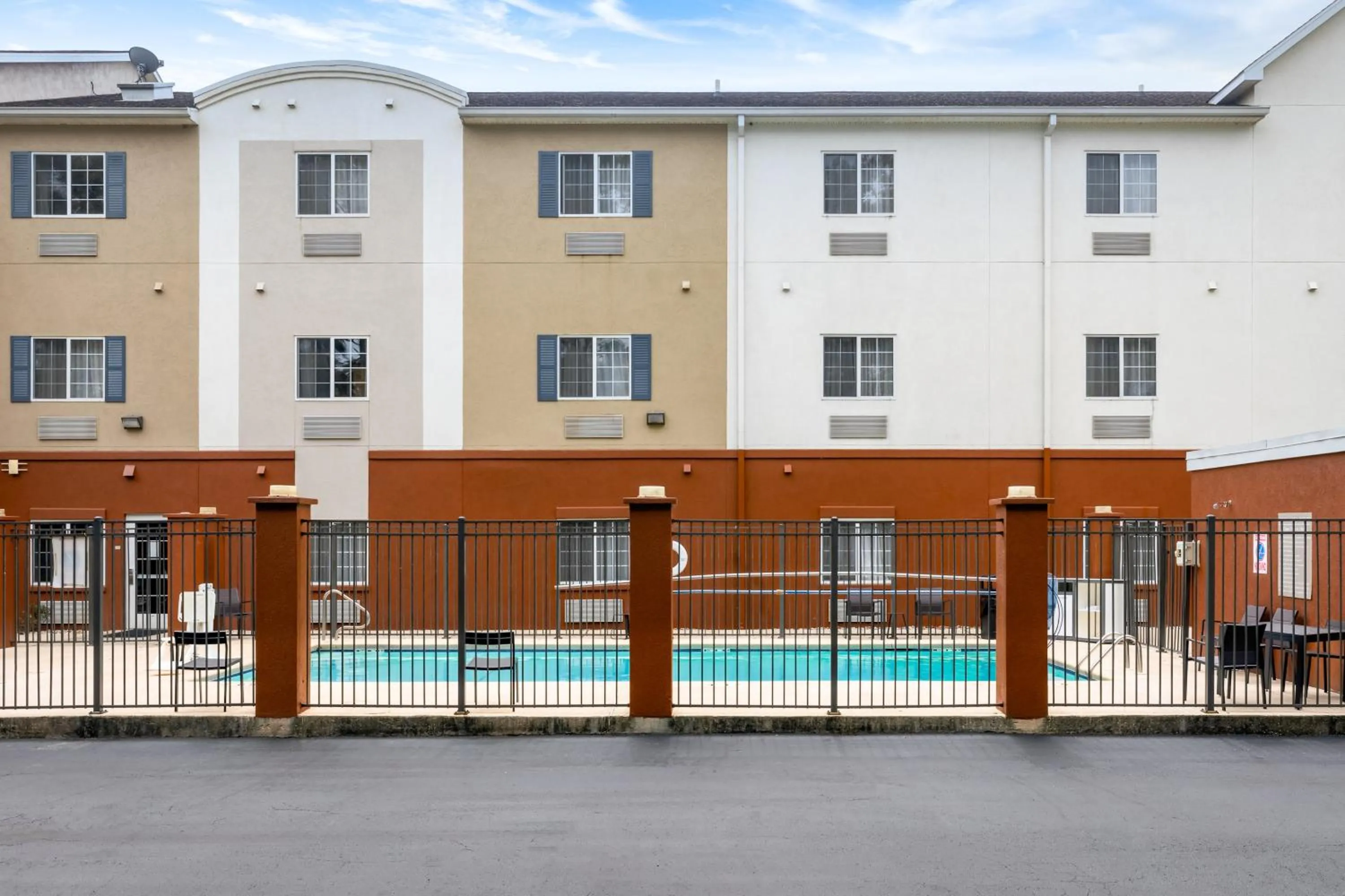 Swimming pool in Candlewood Suites Enterprise by IHG