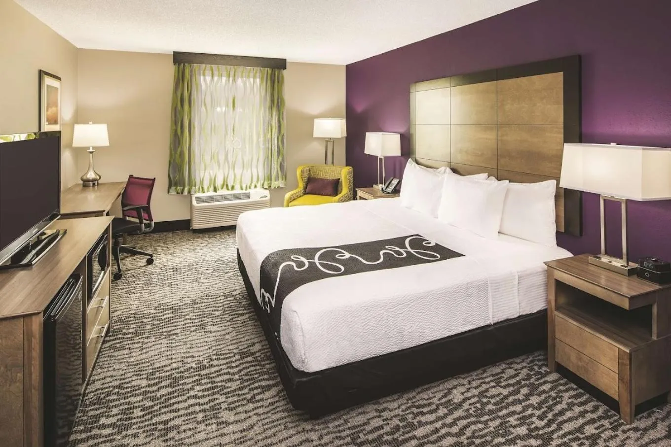 Bedroom, Bed in La Quinta by Wyndham Milledgeville