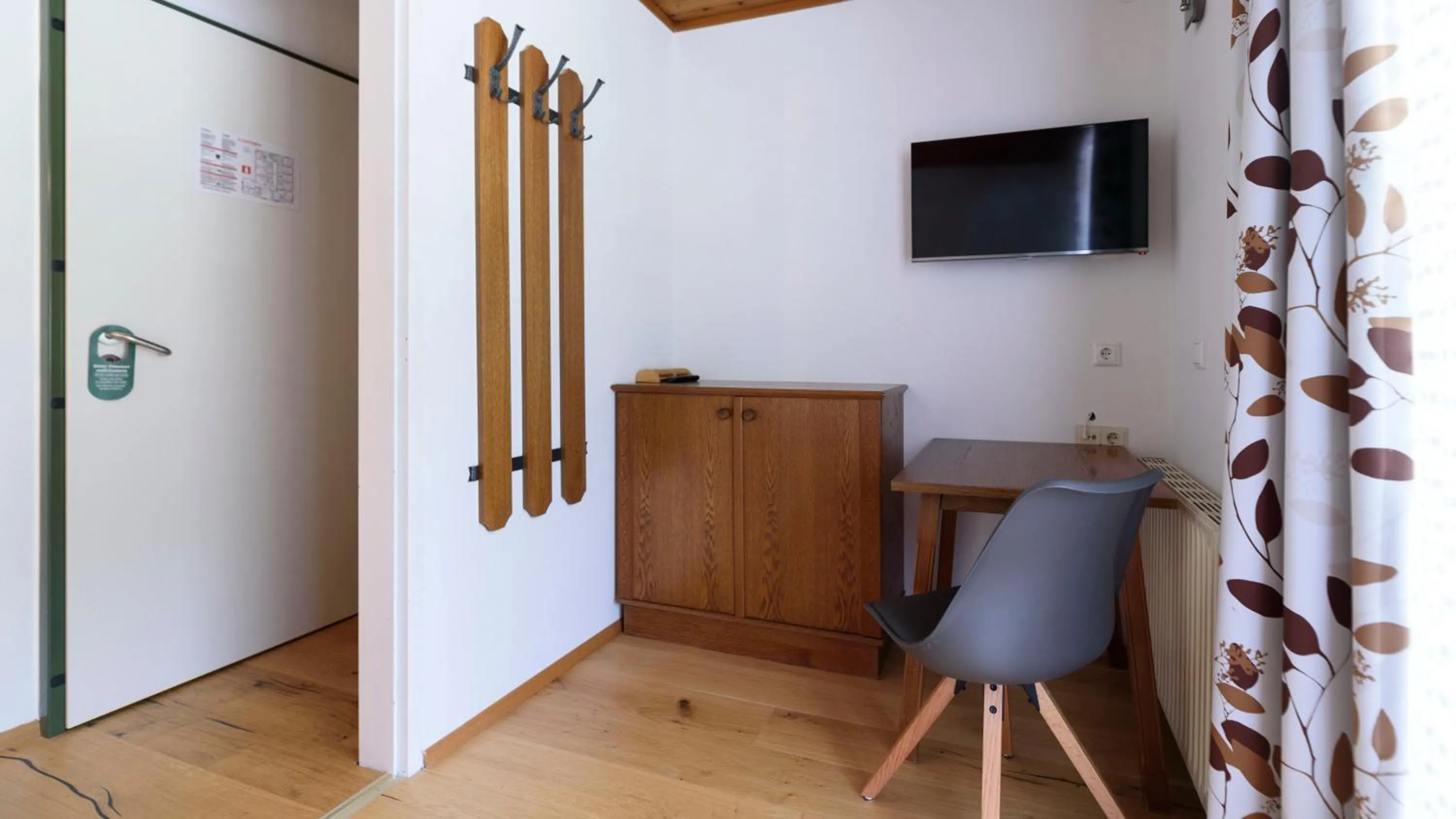 TV and multimedia in Hotel Landhaus Ausswinkl