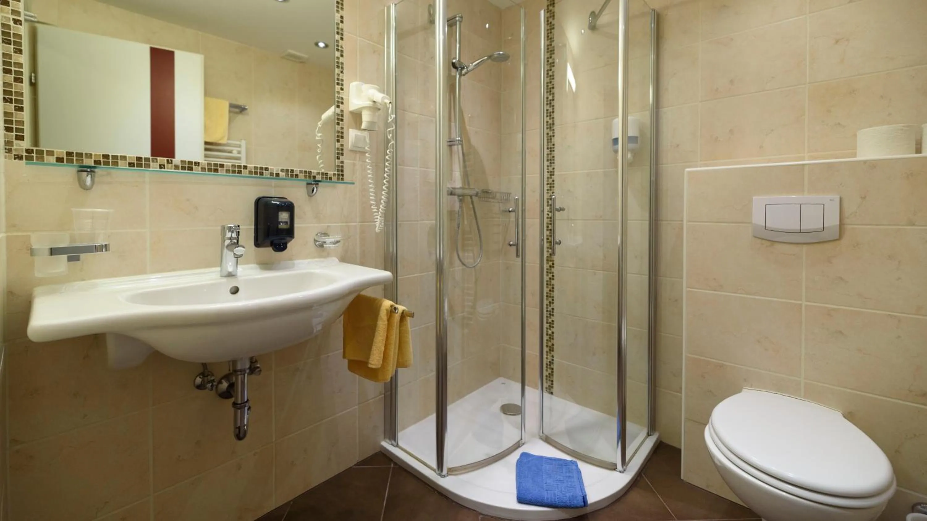 Bathroom in Hotel Landhaus Ausswinkl