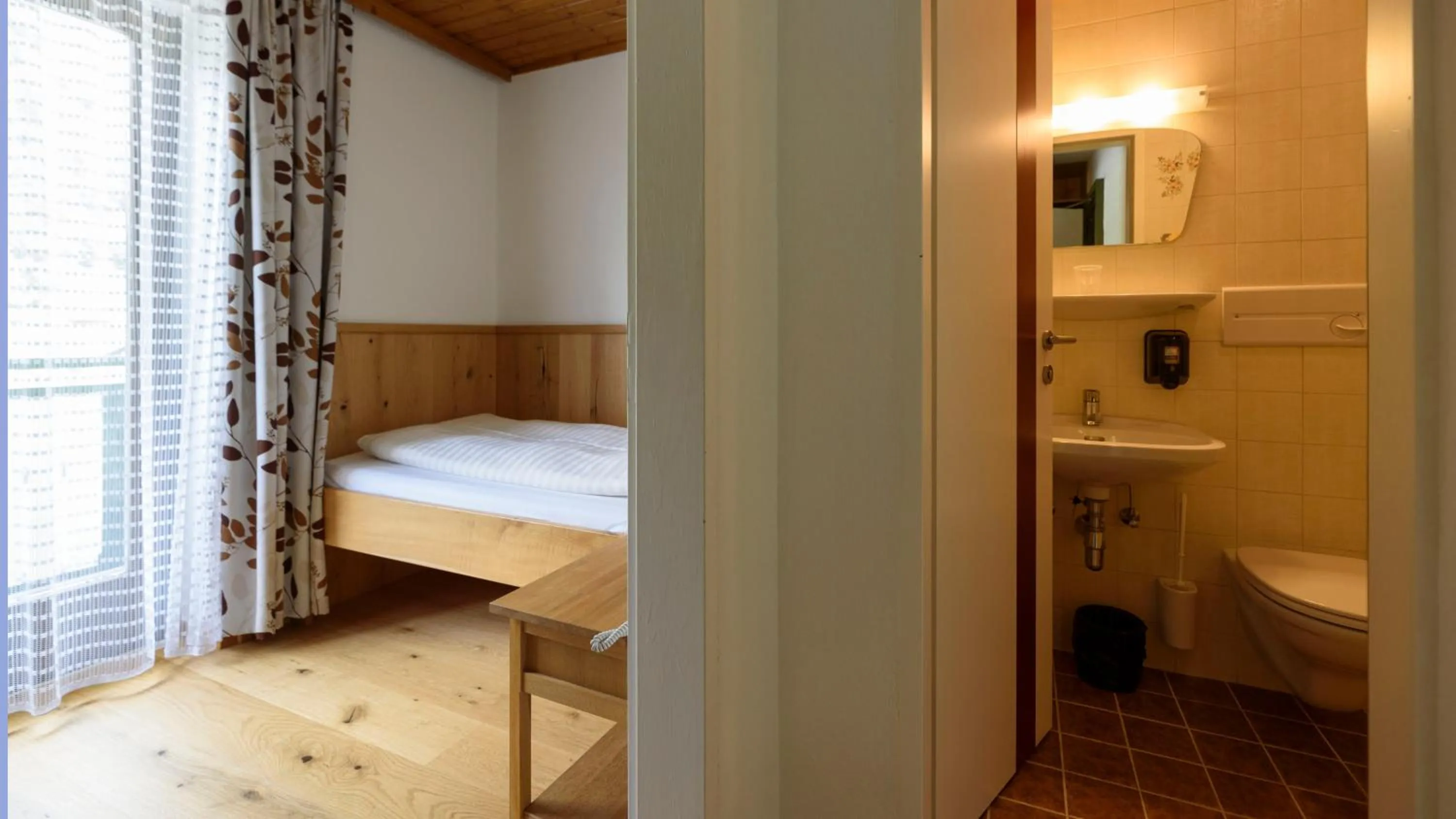 Bathroom, Bed in Hotel Landhaus Ausswinkl