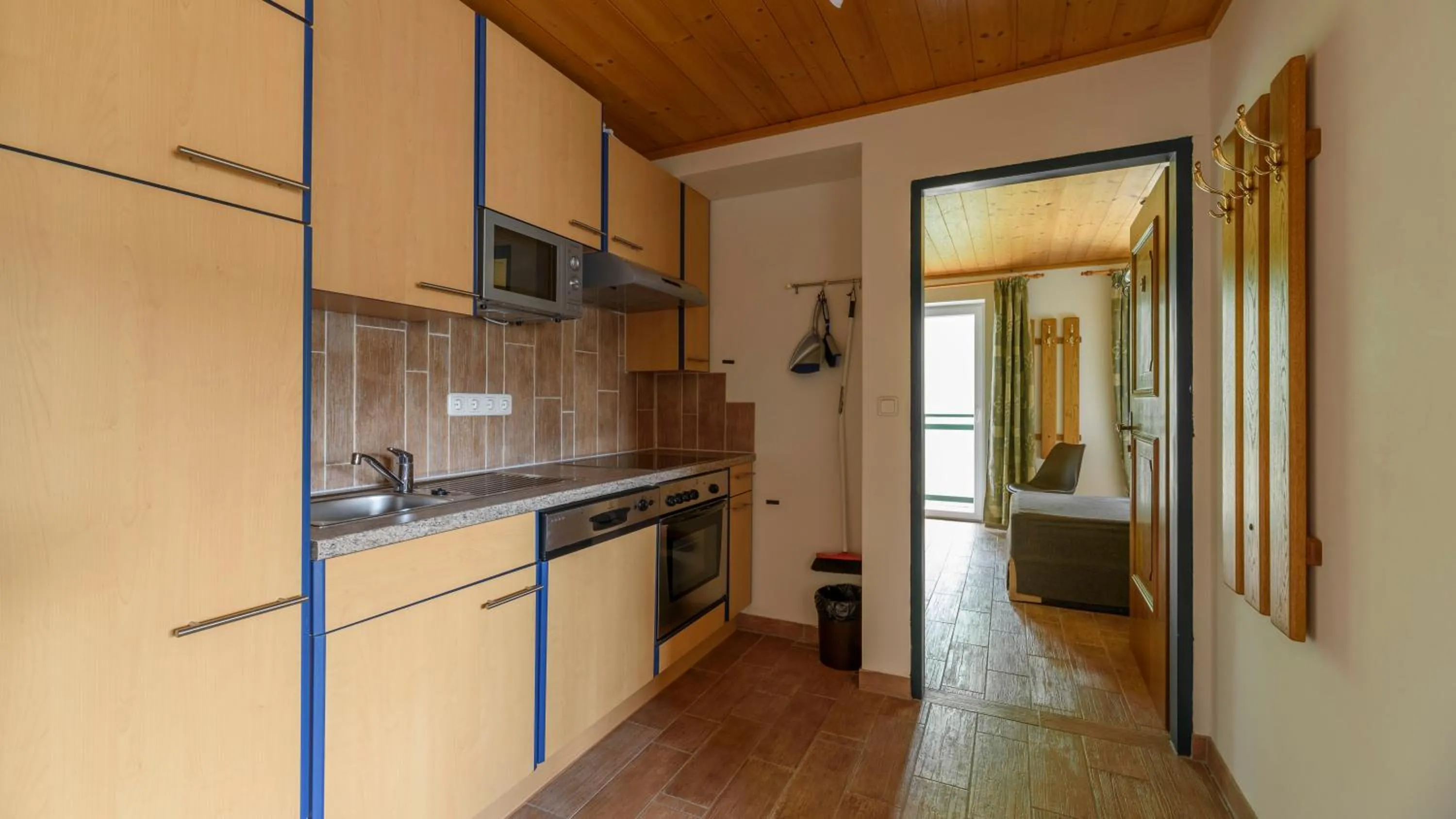 Kitchen or kitchenette in Hotel Landhaus Ausswinkl