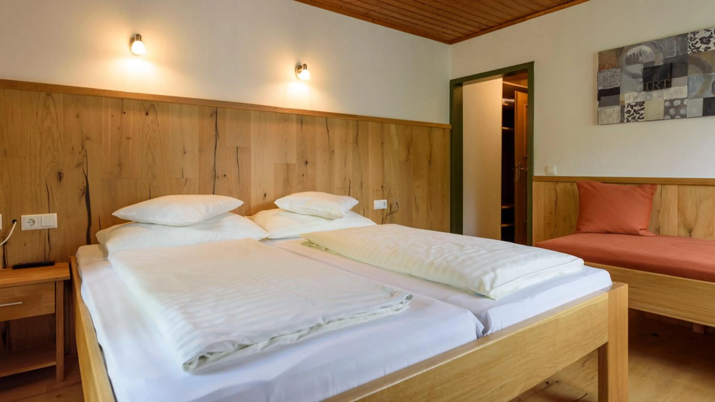 Bed in Hotel Landhaus Ausswinkl