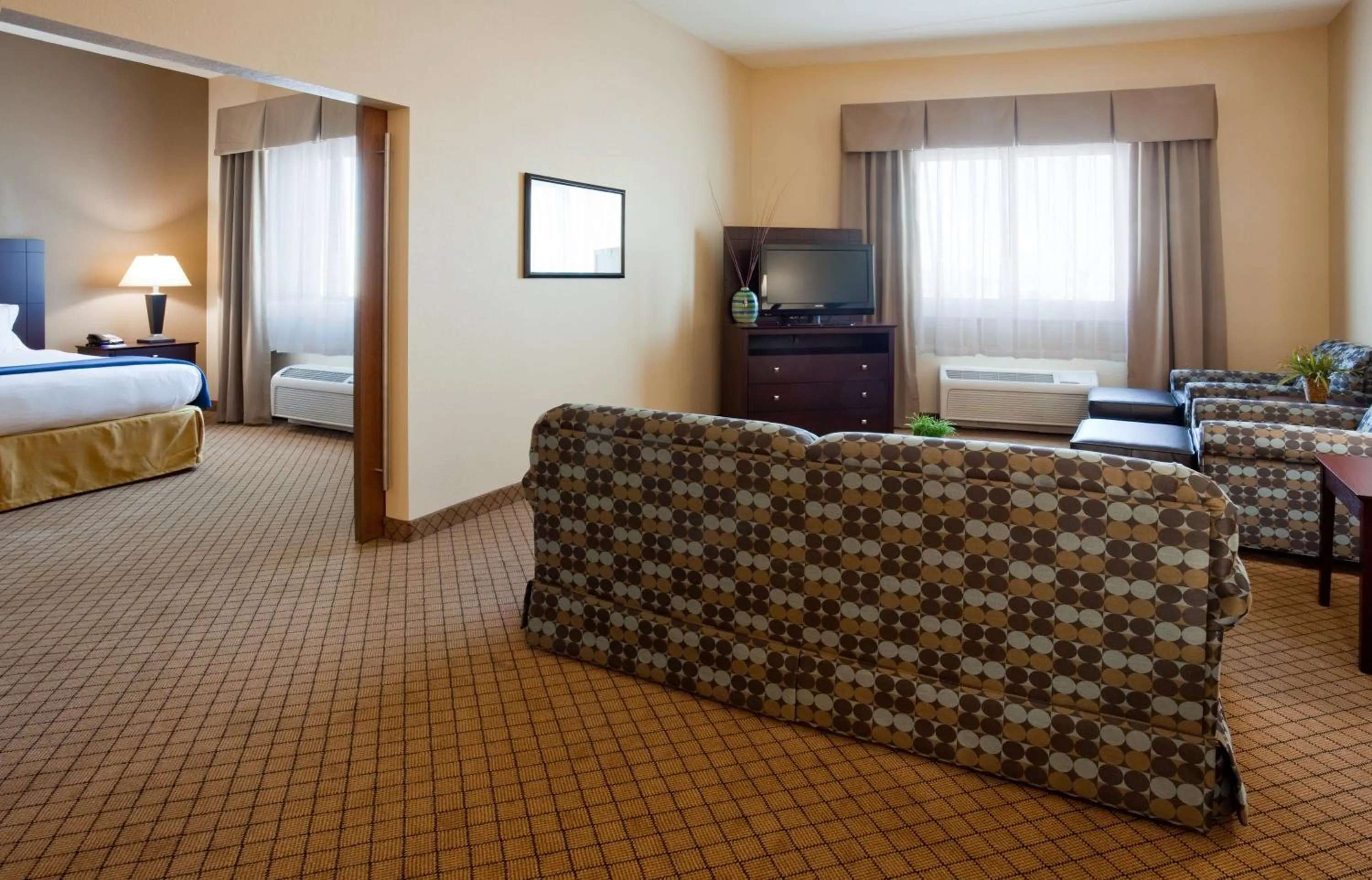 Photo of the whole room, Bed in Holiday Inn Express Hotel & Suites Mankato East by IHG