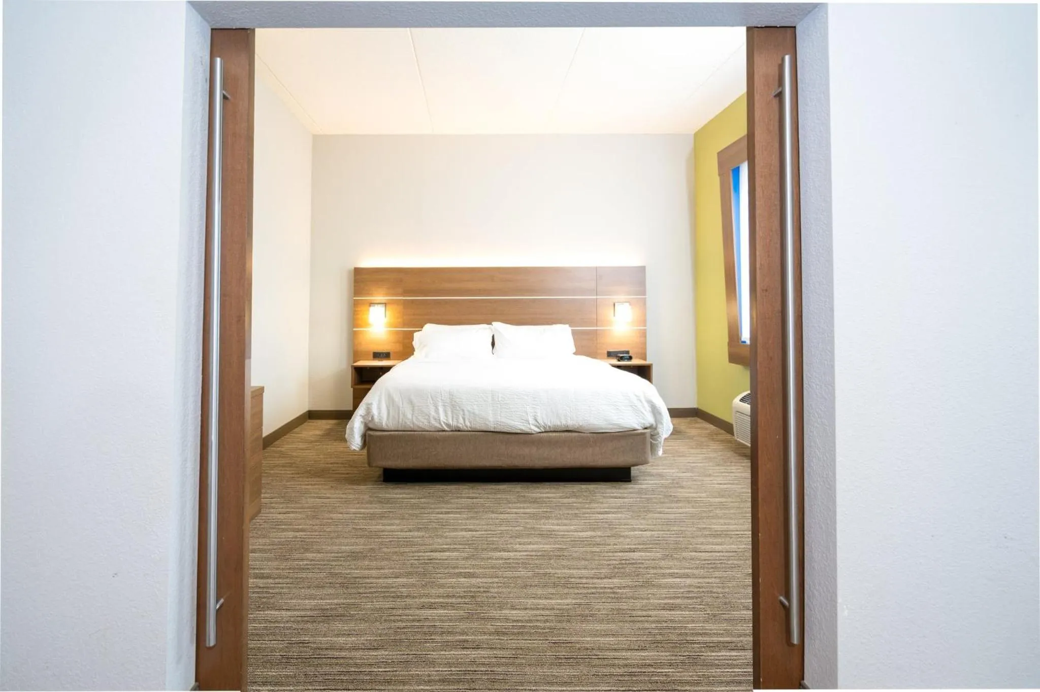Photo of the whole room, Bed in Holiday Inn Express Hotel & Suites Mankato East by IHG