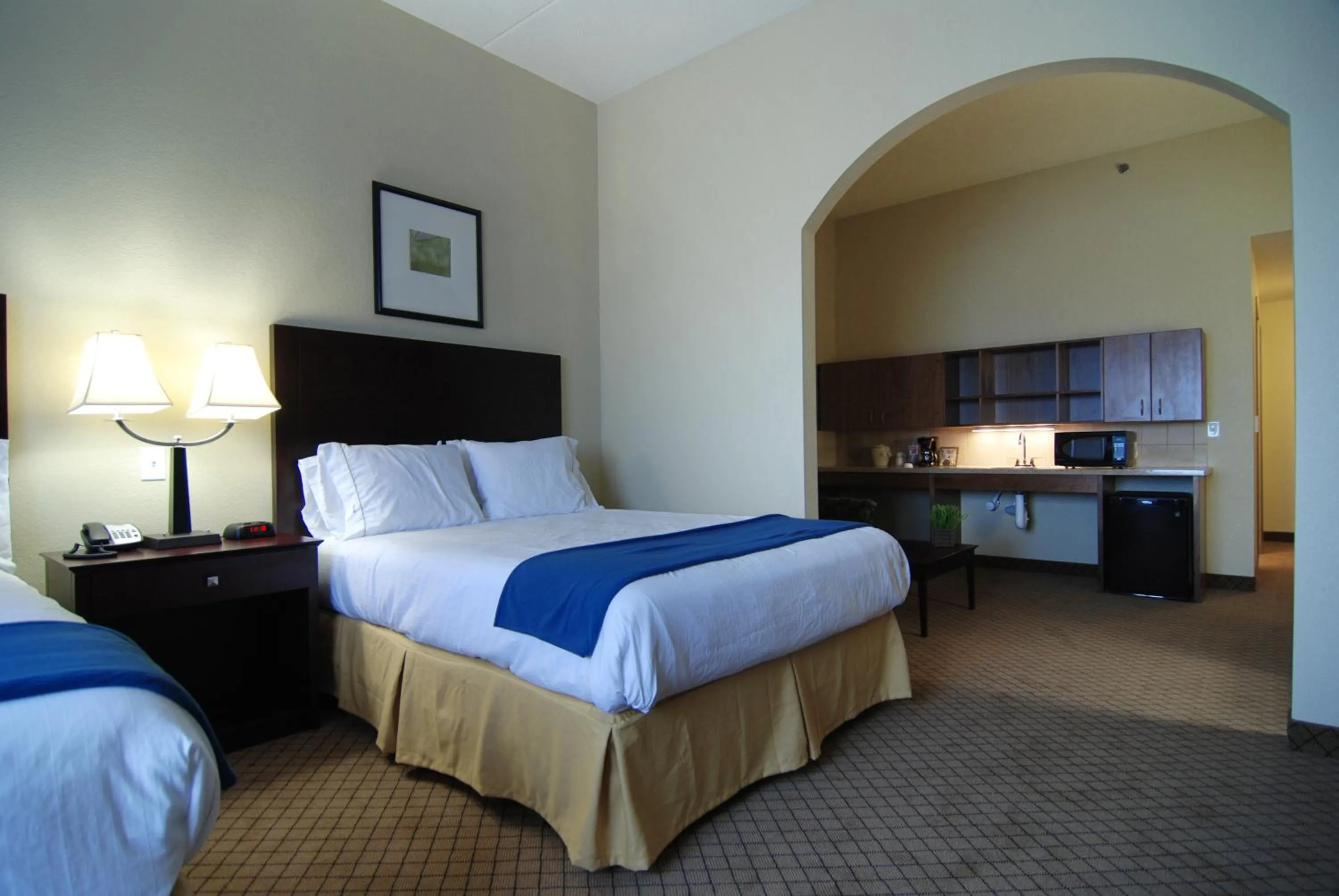 Photo of the whole room, Bed in Holiday Inn Express Hotel & Suites Mankato East by IHG