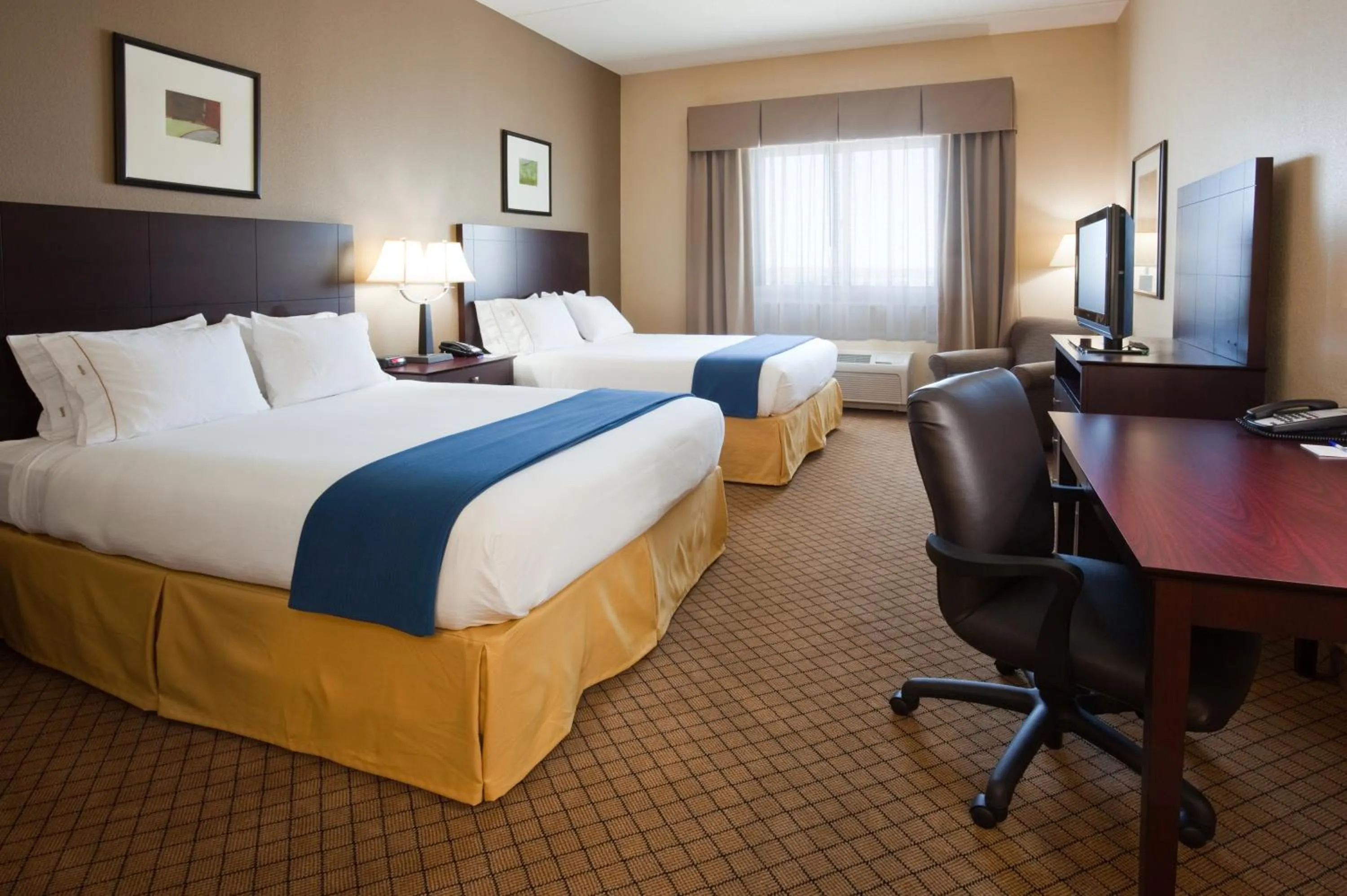 Photo of the whole room, Bed in Holiday Inn Express Hotel & Suites Mankato East by IHG