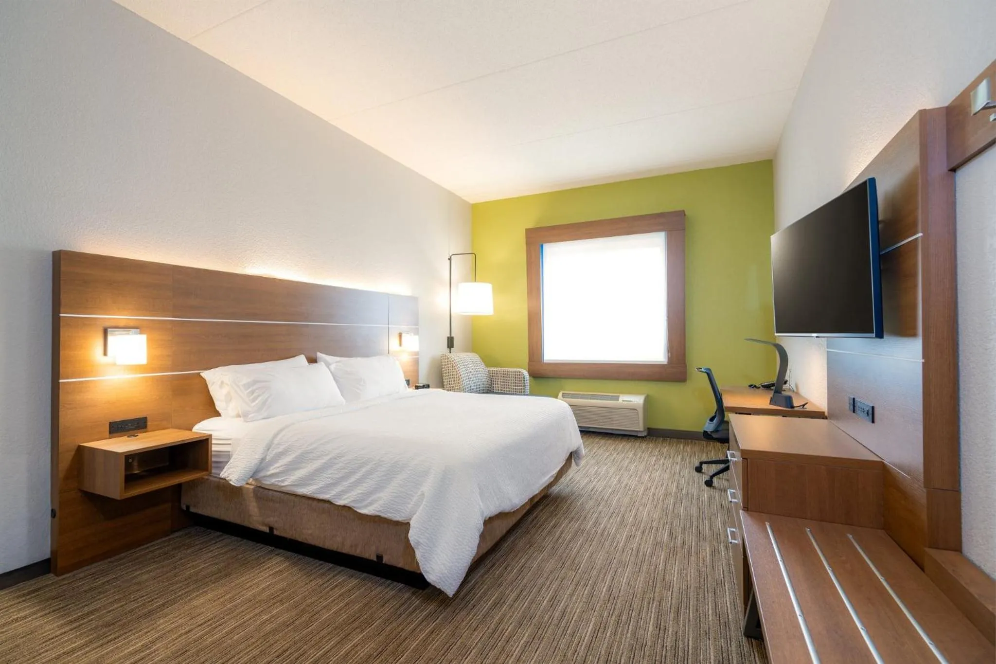 Photo of the whole room, Bed in Holiday Inn Express Hotel & Suites Mankato East by IHG