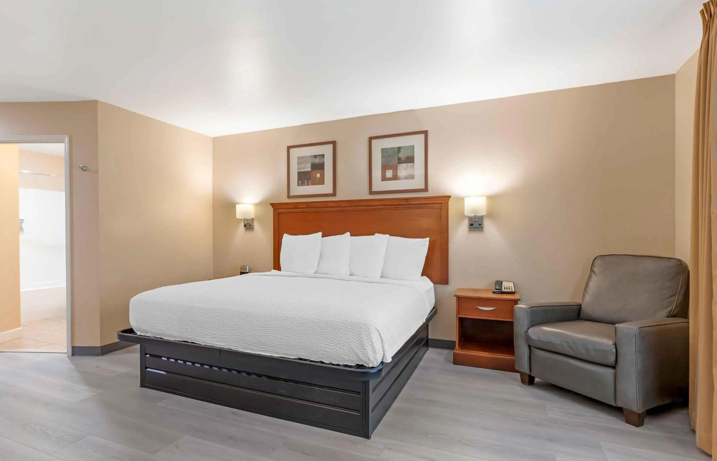 Bedroom, Bed in Extended Stay America Suites - McAlester - Hwy 69