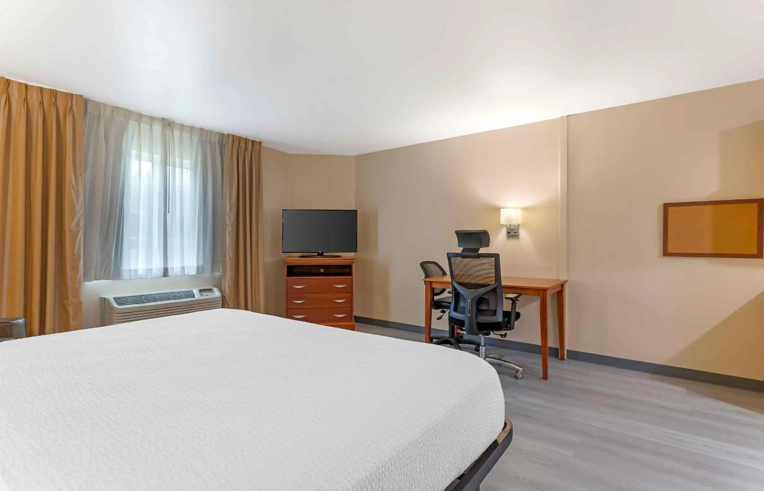 Bedroom, Bed in Extended Stay America Suites - McAlester - Hwy 69