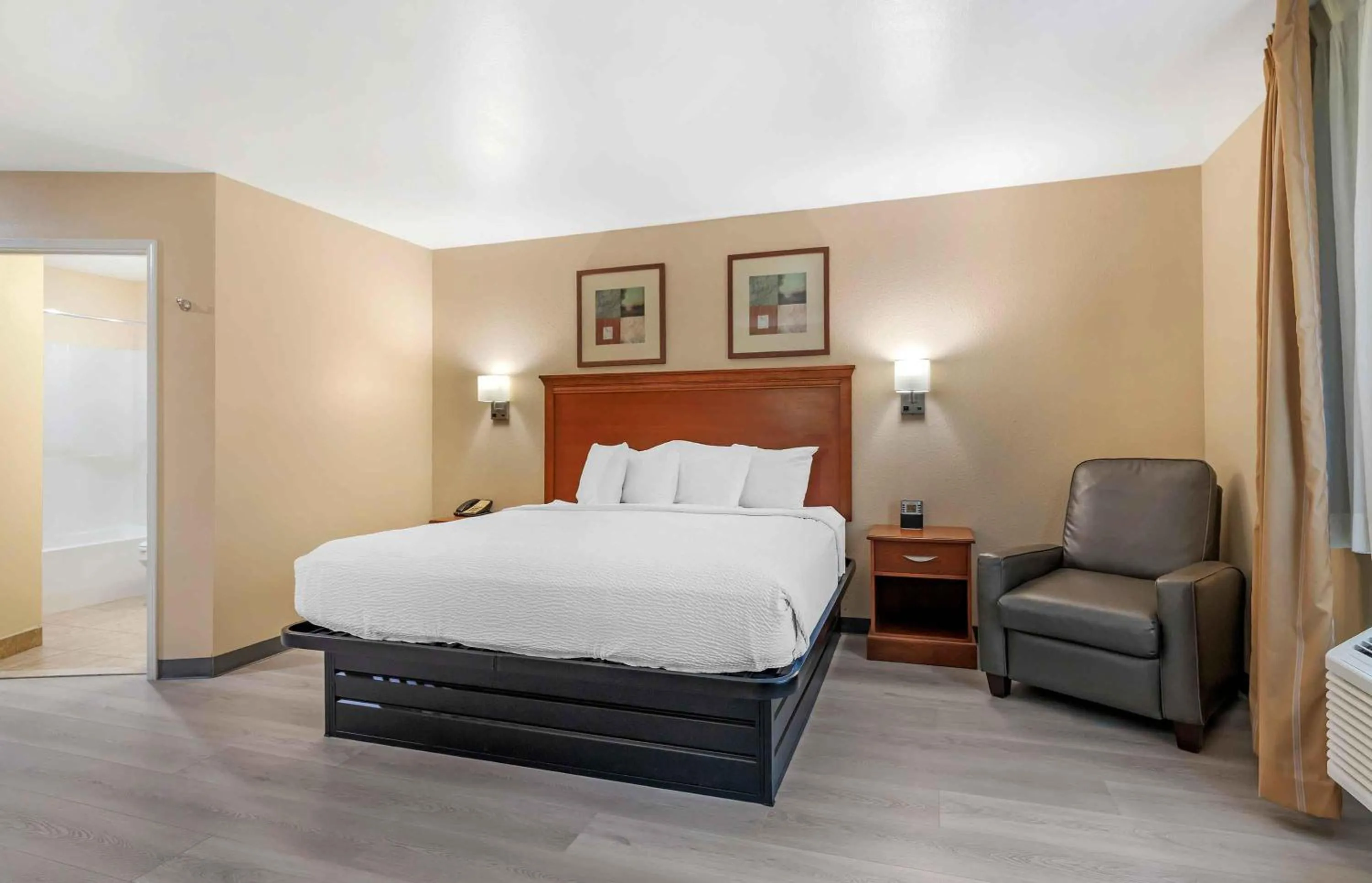 Bedroom, Bed in Extended Stay America Suites - McAlester - Hwy 69