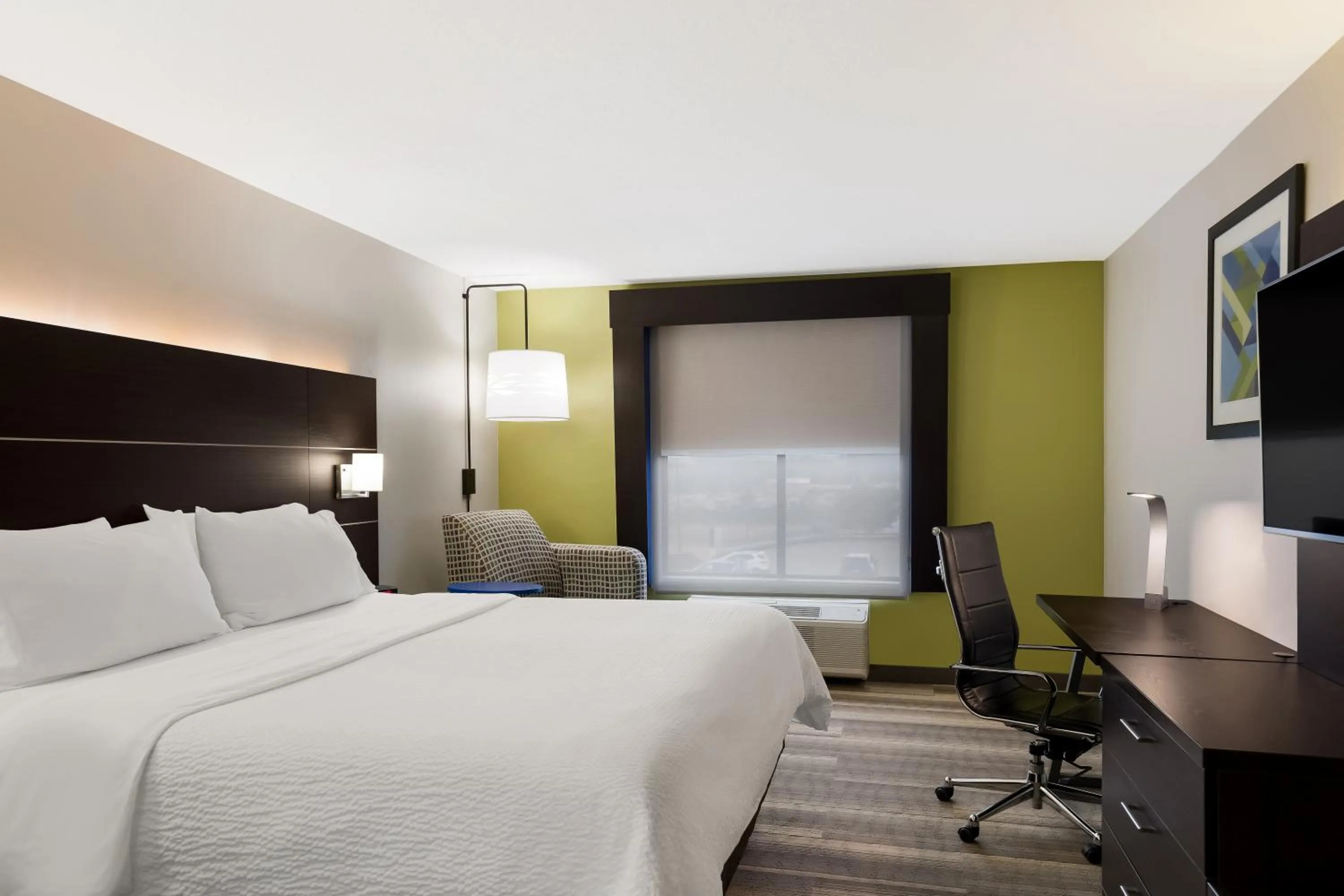 Bedroom, Bed in Holiday Inn Express Hotel & Suites Newton Sparta by IHG