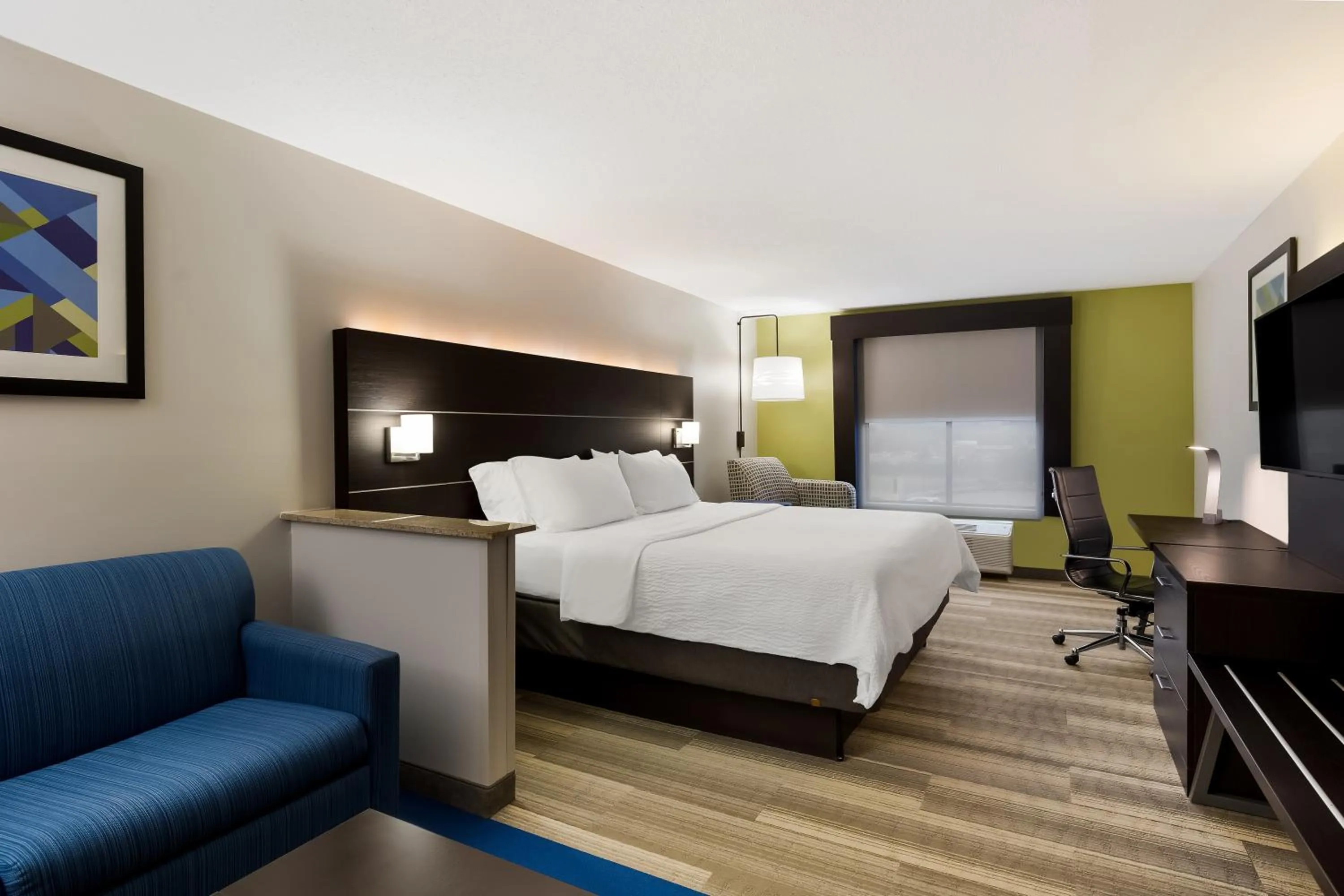 Property building, Bed in Holiday Inn Express Hotel & Suites Newton Sparta by IHG