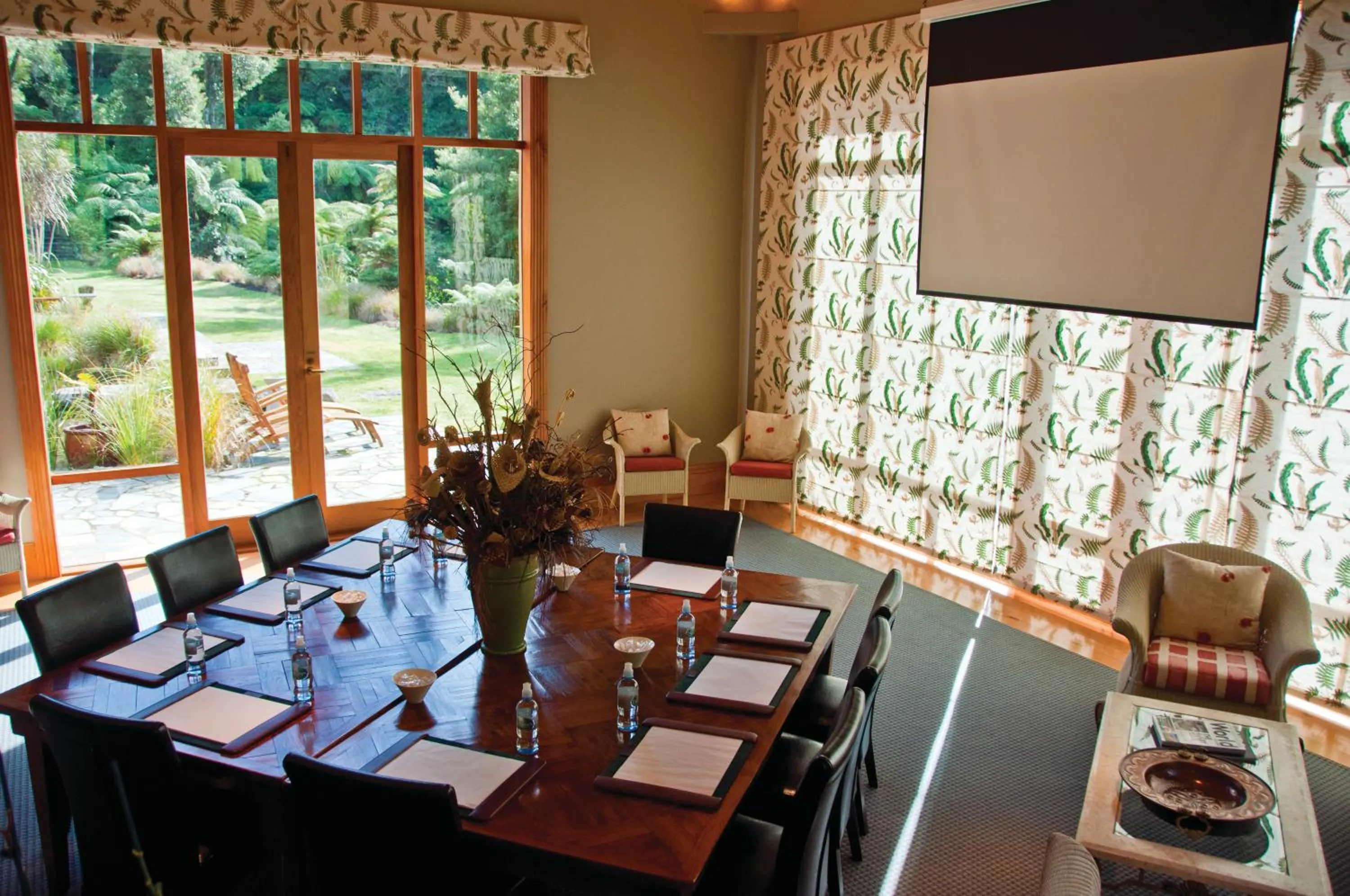 Restaurant/places to eat in Treetops Lodge & Estate