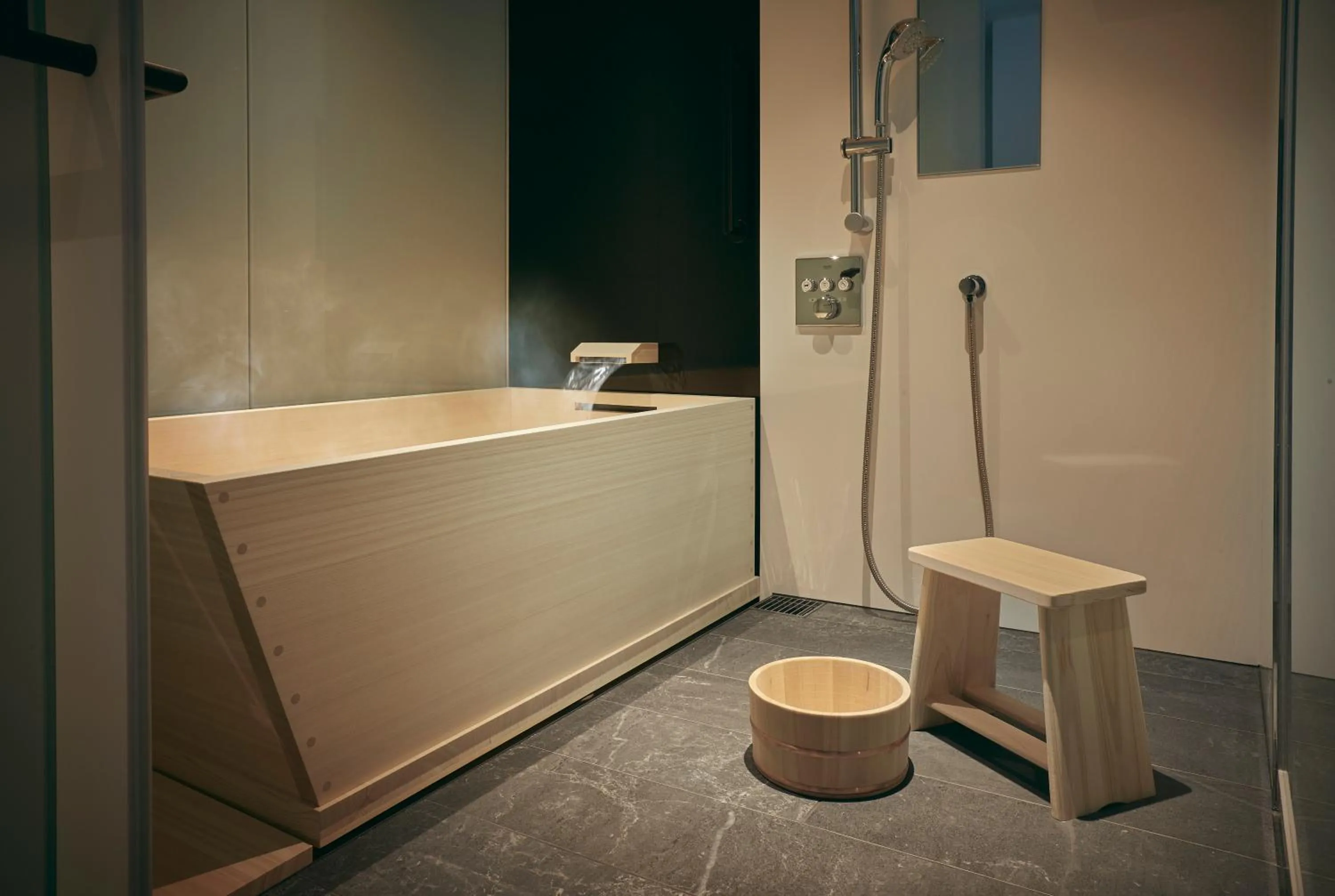 Deluxe Family Studio with Hinoki Bath and Town view for 6 people - Non-Smoking in Hotel New Otani Osaka