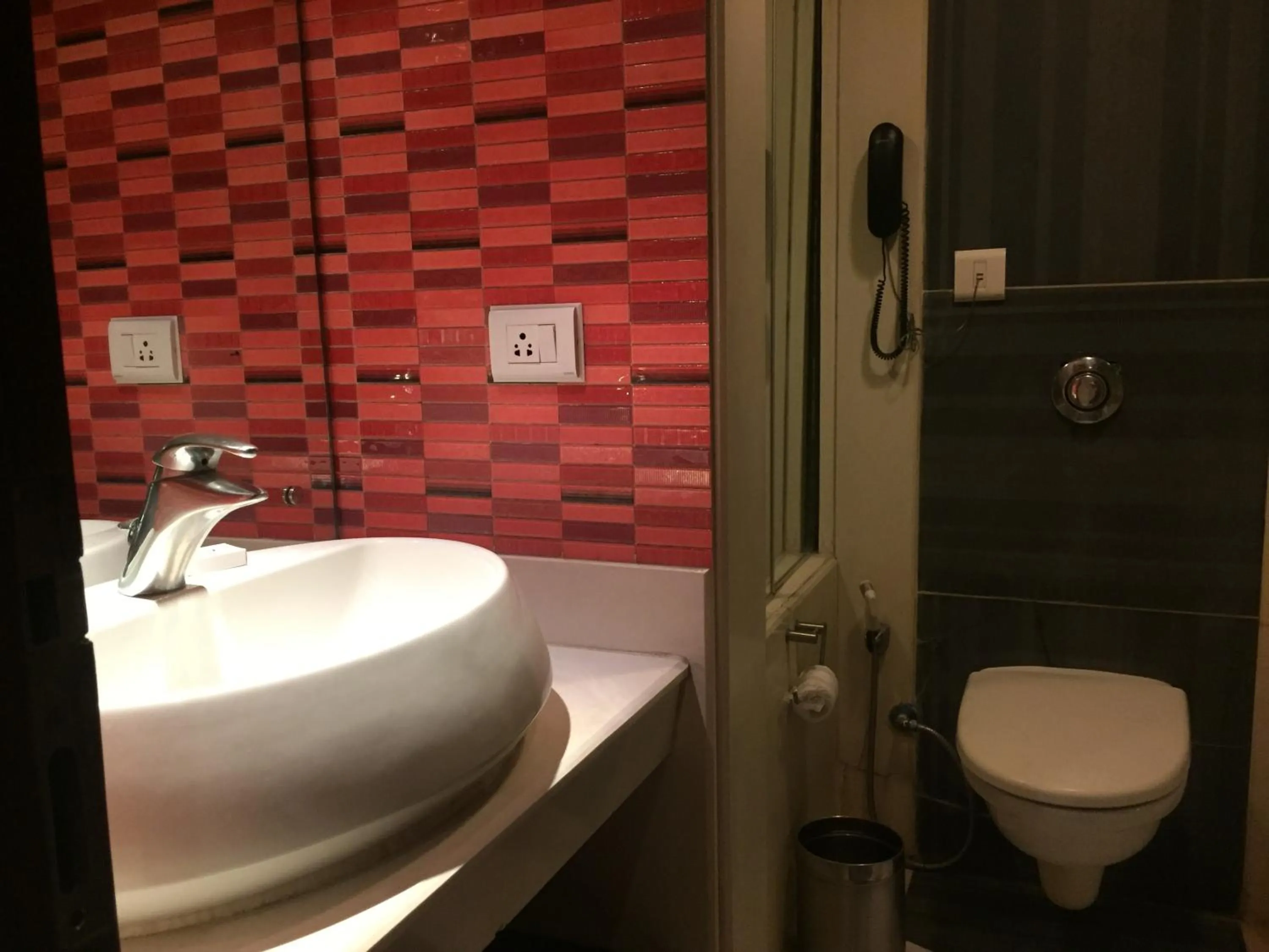 Bathroom in Hotel Aura Near Connaught Place