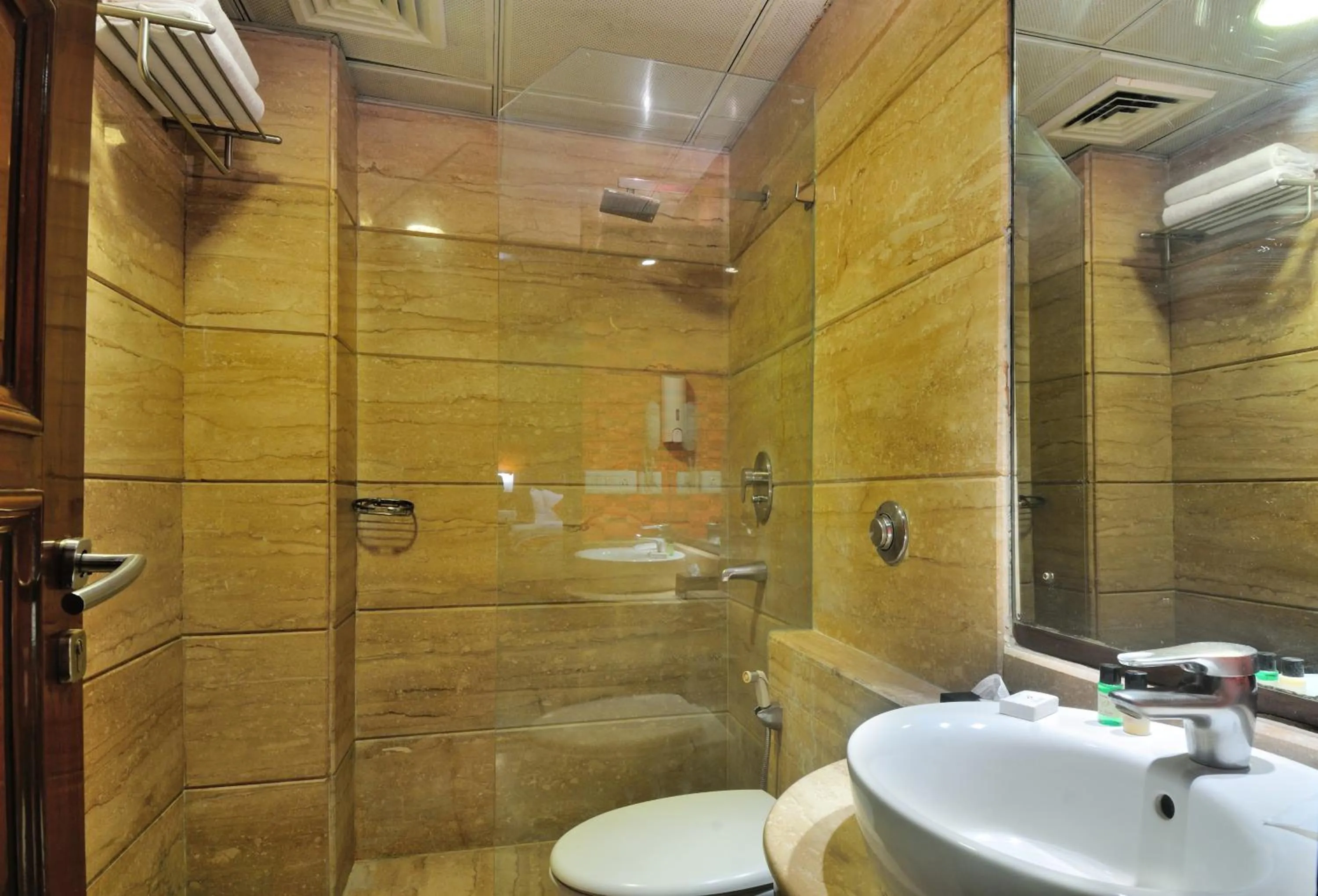 Bathroom in Hotel Aura Near Connaught Place