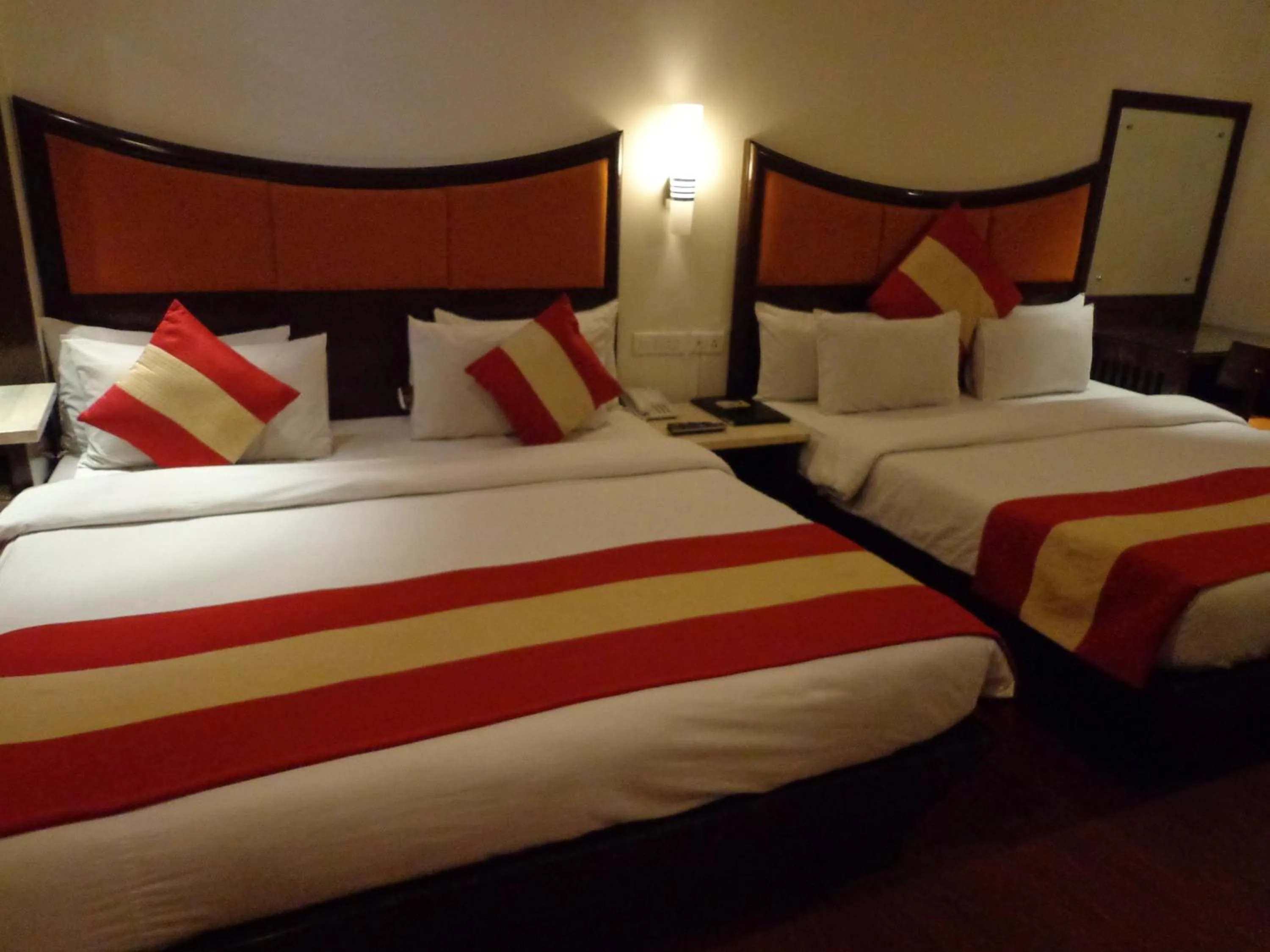 Bed in Hotel Aura Near Connaught Place
