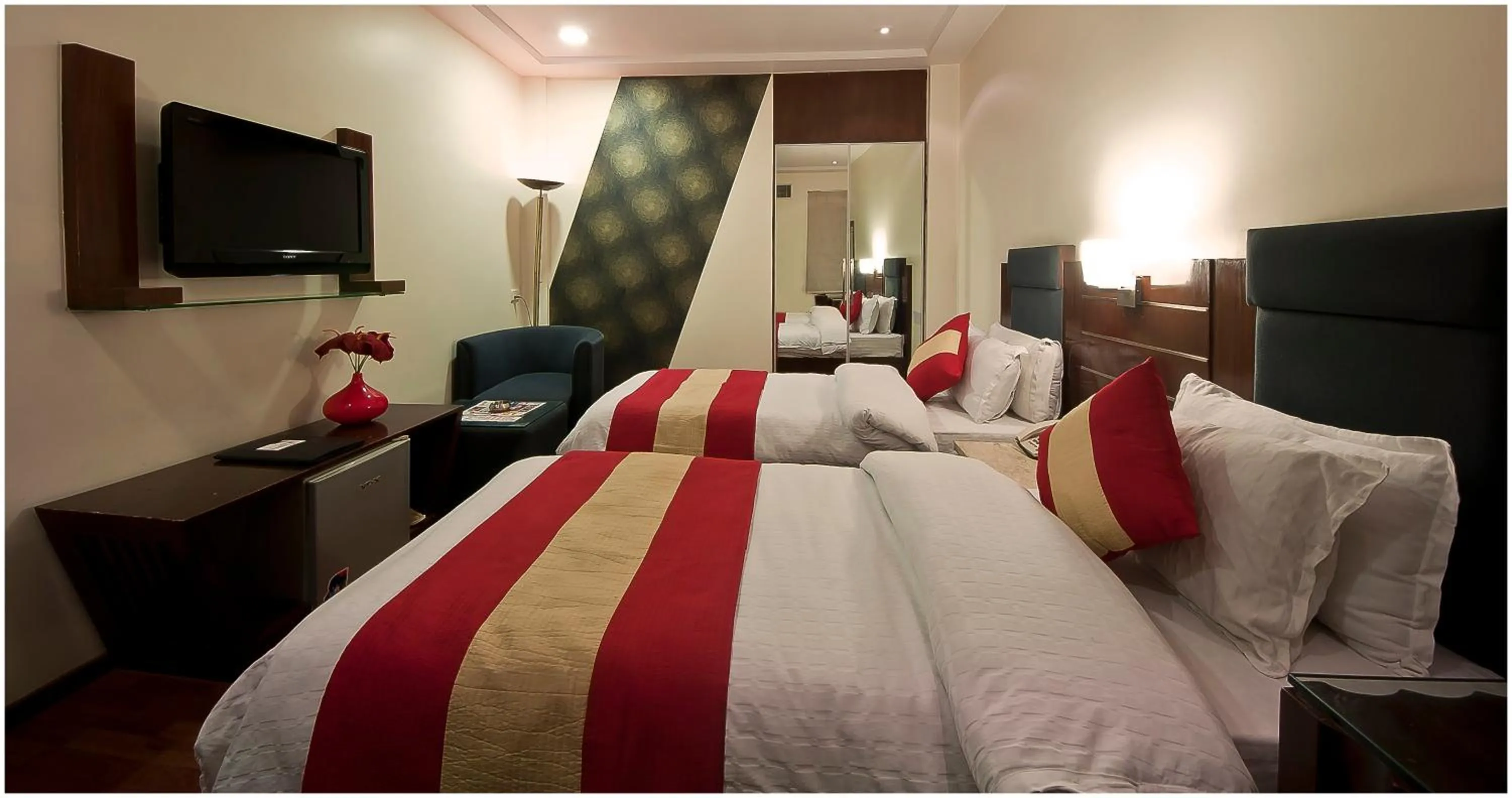 Photo of the whole room, Bed in Hotel Aura Near Connaught Place