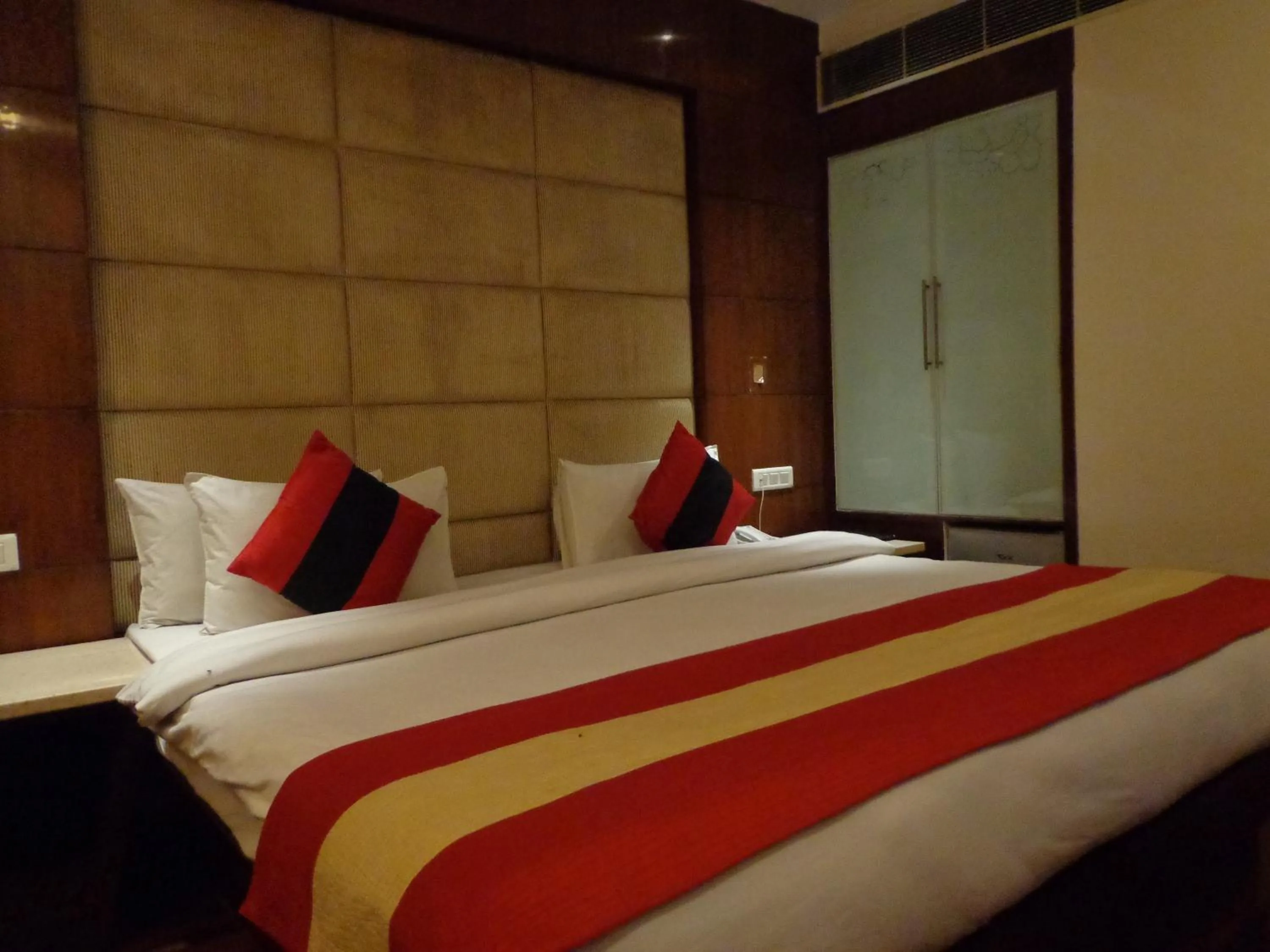 Bedroom, Bed in Hotel Aura Near Connaught Place