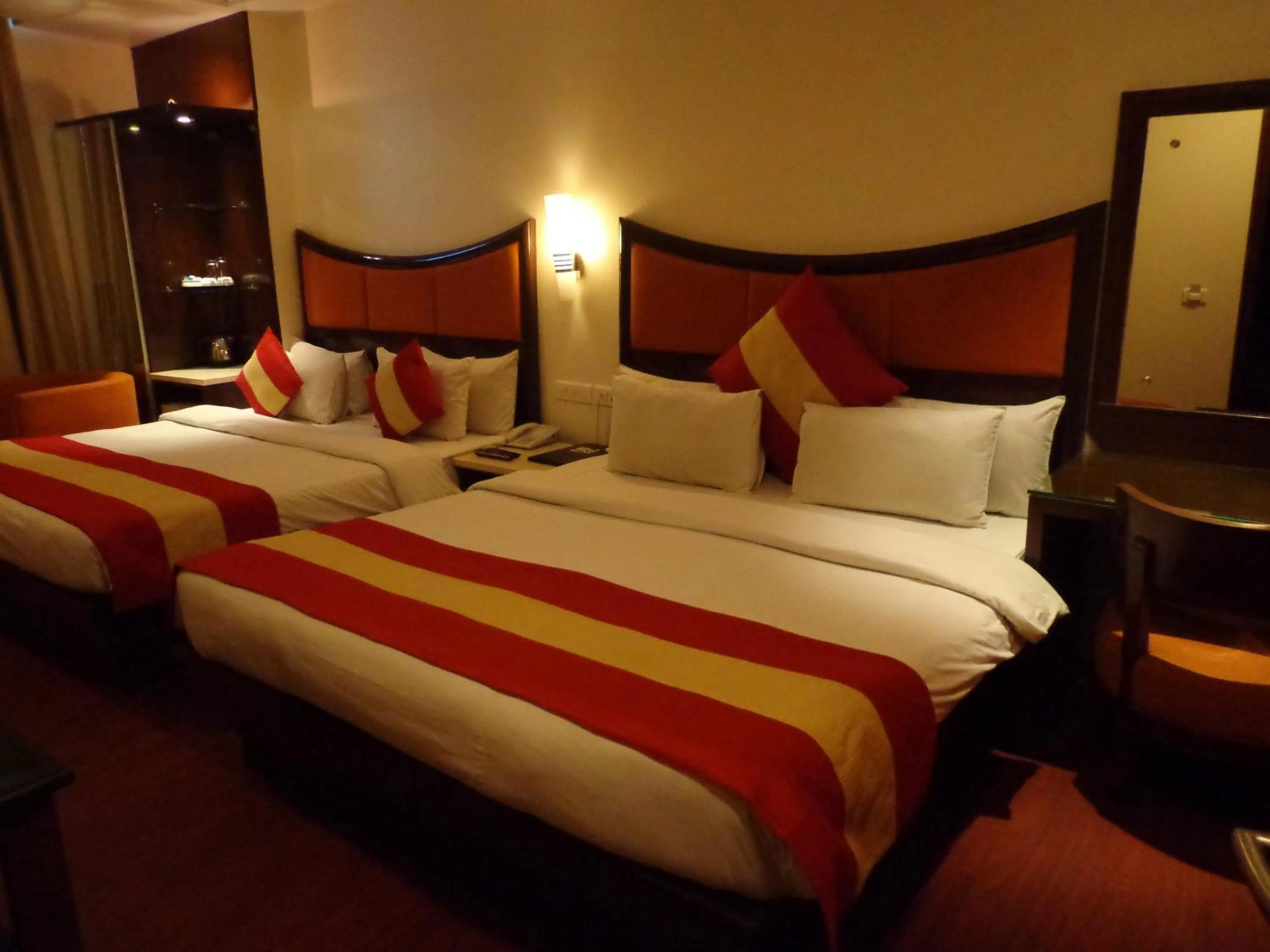 Bed in Hotel Aura Near Connaught Place