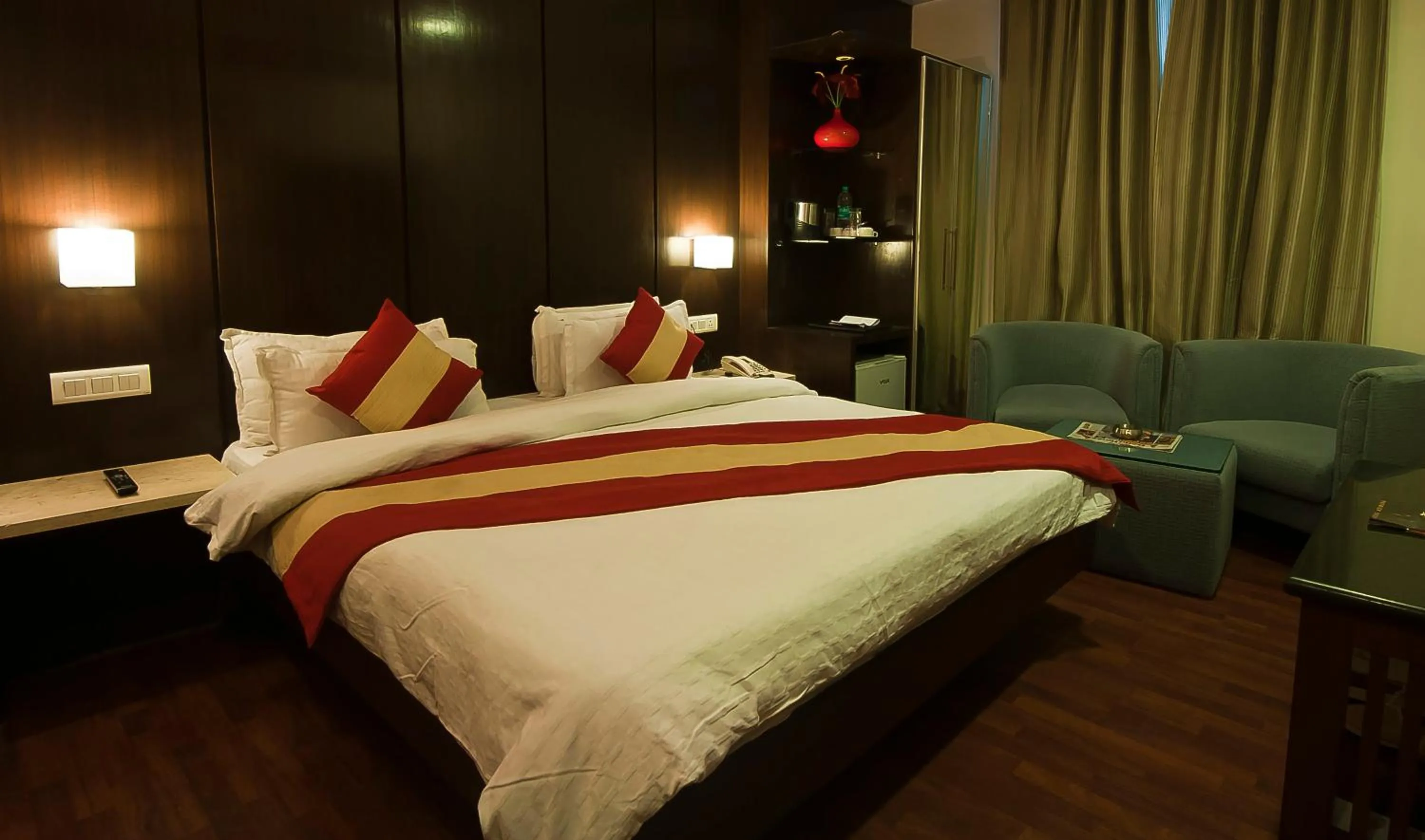 Bedroom, Bed in Hotel Aura Near Connaught Place