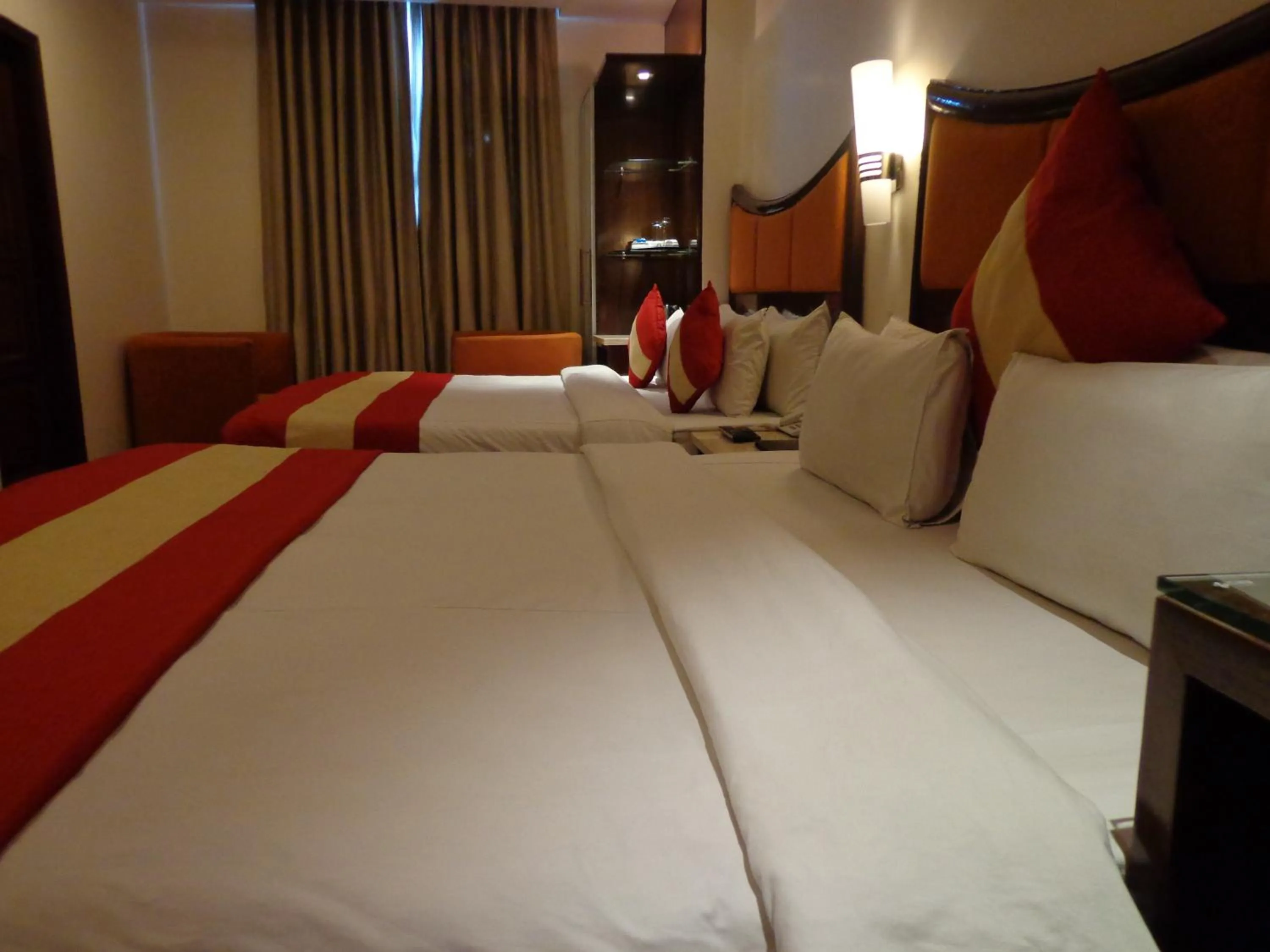 Bed in Hotel Aura Near Connaught Place