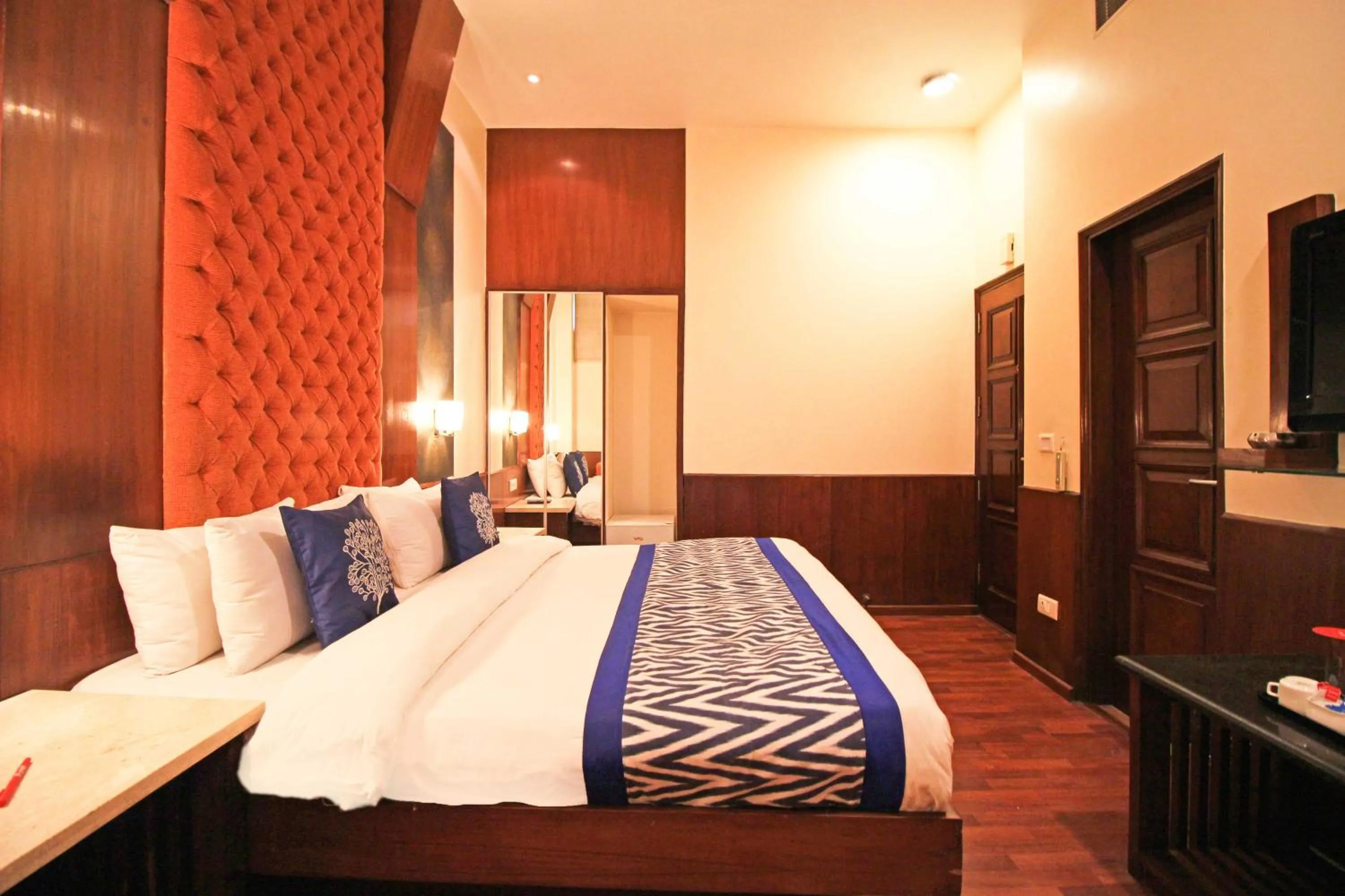 Bedroom, Bed in Hotel Aura Near Connaught Place